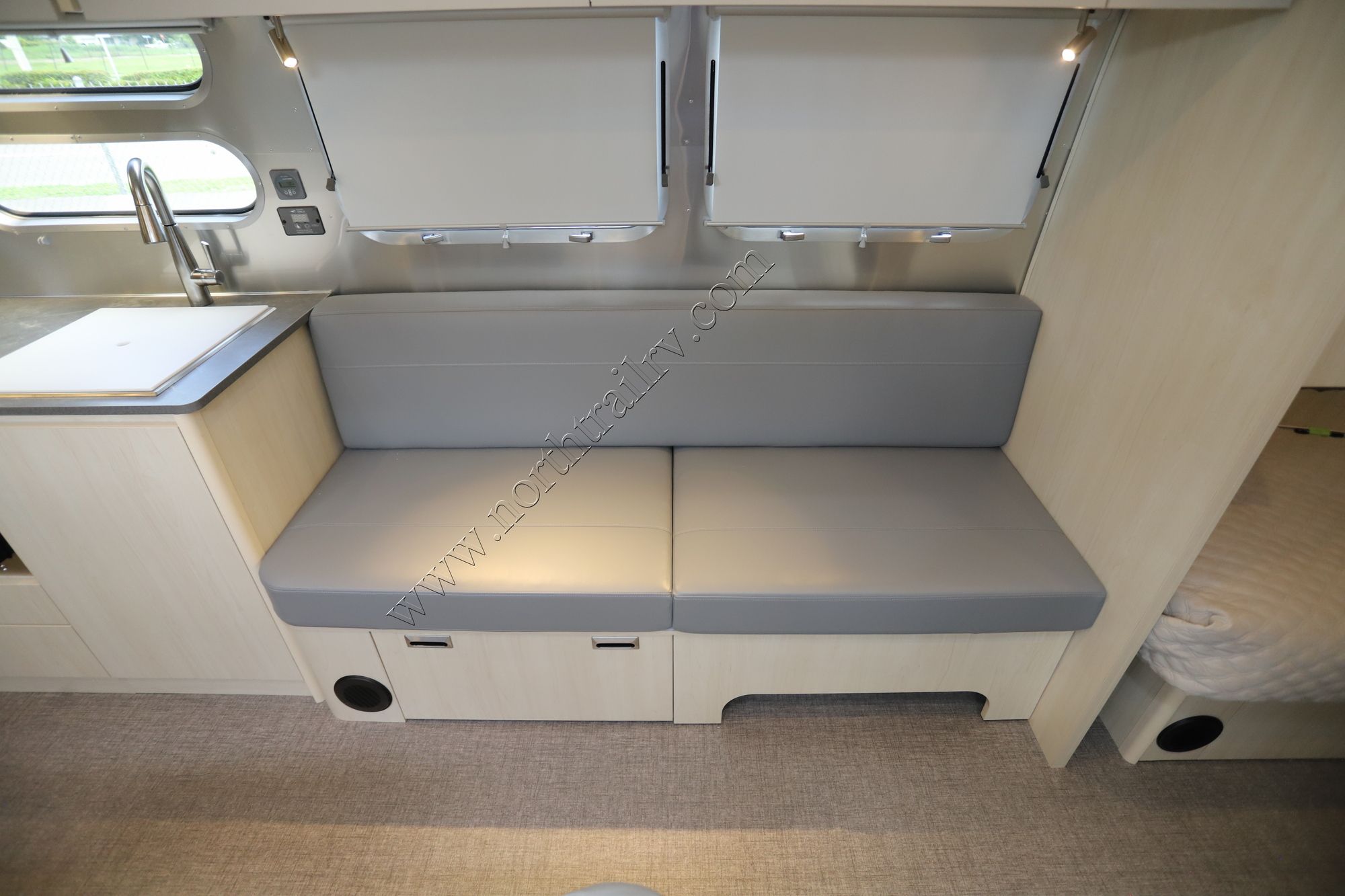 New 2025 Airstream Flying Cloud 30FB Travel Trailer  For Sale