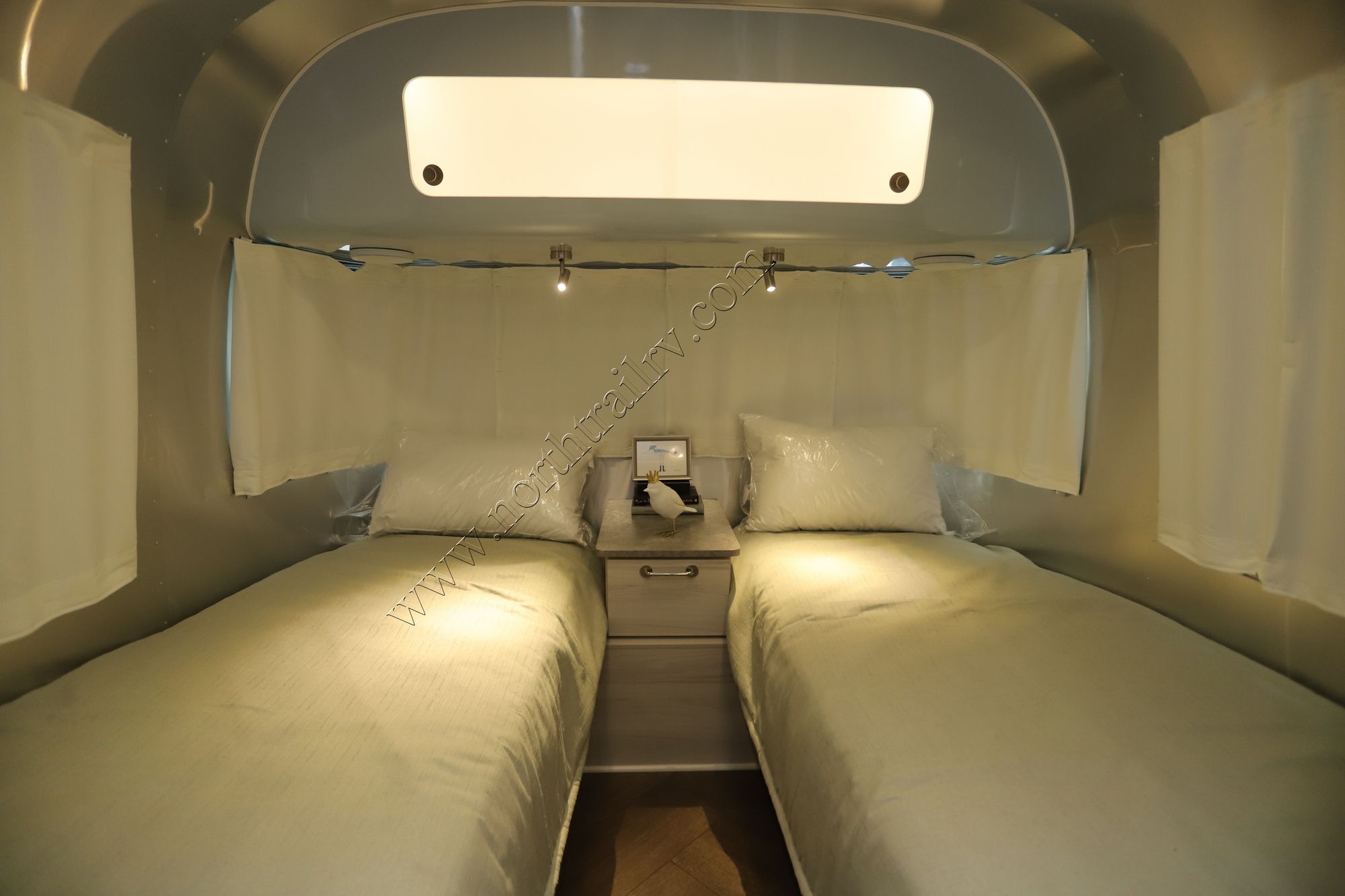 2025 Airstream International 23FB Travel Trailer New  For Sale