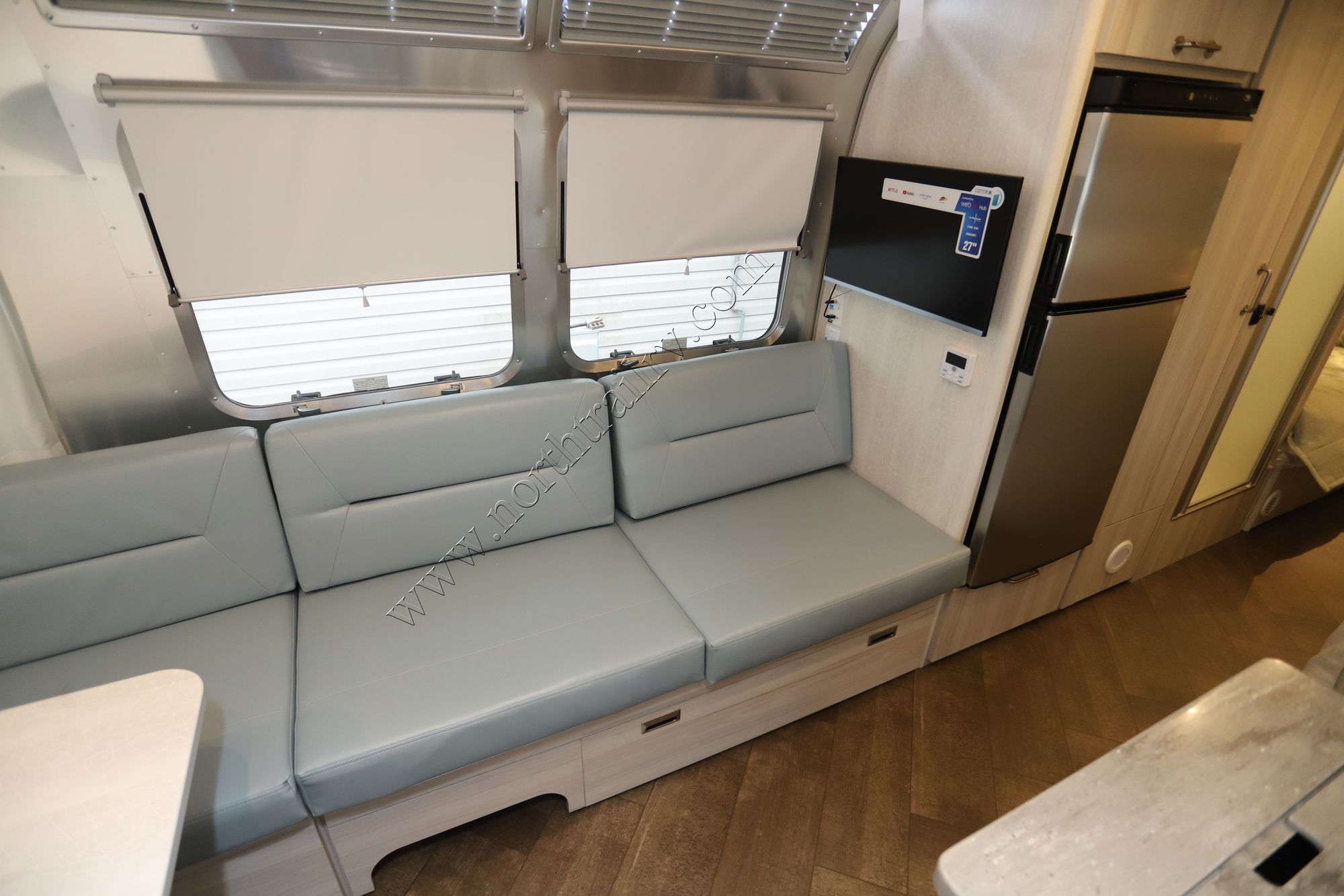 New 2025 Airstream International 25FB Travel Trailer  For Sale