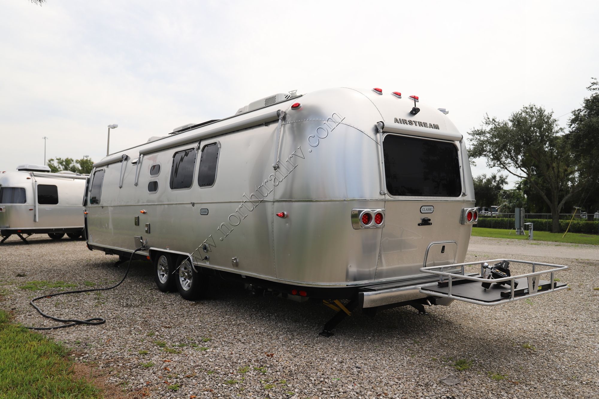 2023 Airstream Classic 33FBQ Travel Trailer Used  For Sale