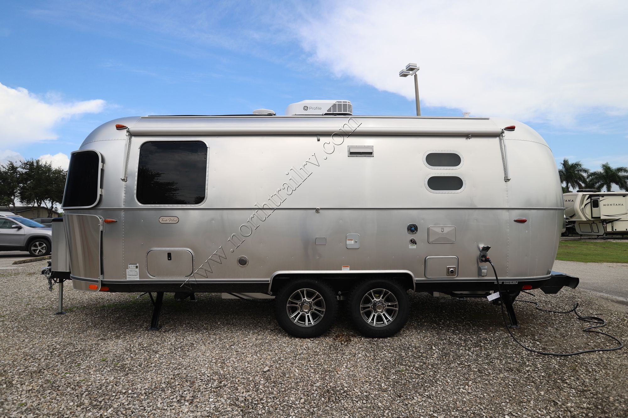 2025 Airstream Trade Wind 23FB Travel Trailer New  For Sale