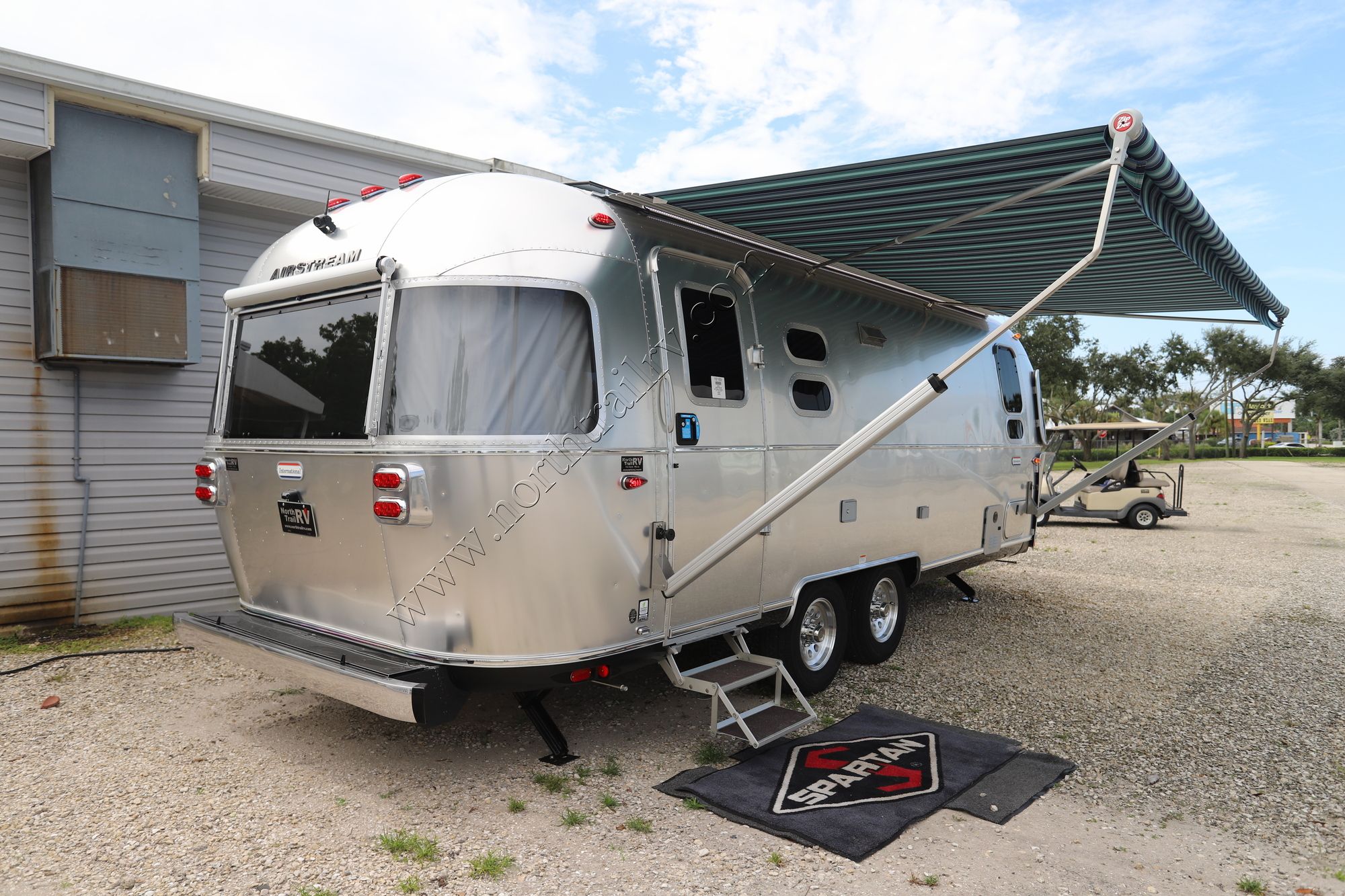 New 2025 Airstream International 25FB Travel Trailer  For Sale