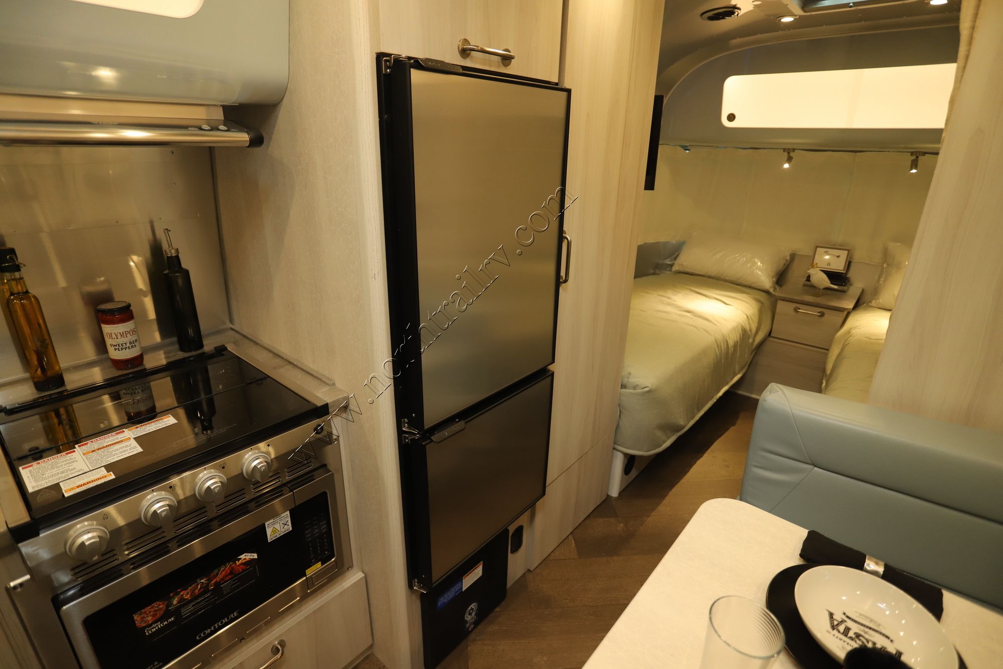 2025 Airstream International 23FB Travel Trailer New  For Sale