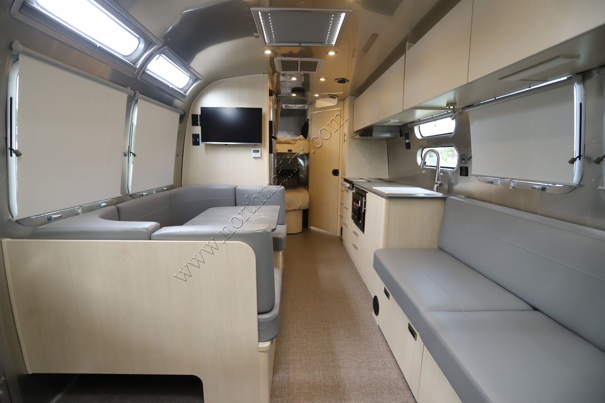 New 2025 Airstream Flying Cloud 30FB Travel Trailer  For Sale