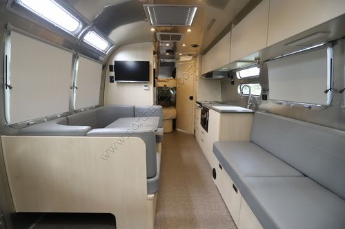 2025 Airstream Flying Cloud 30FB