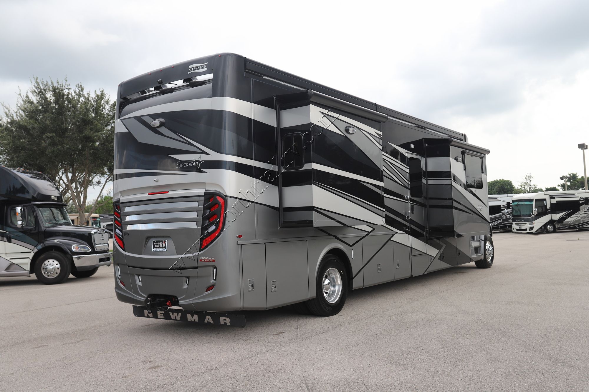 New 2025 Newmar Super Star 4061 Super C  For Sale