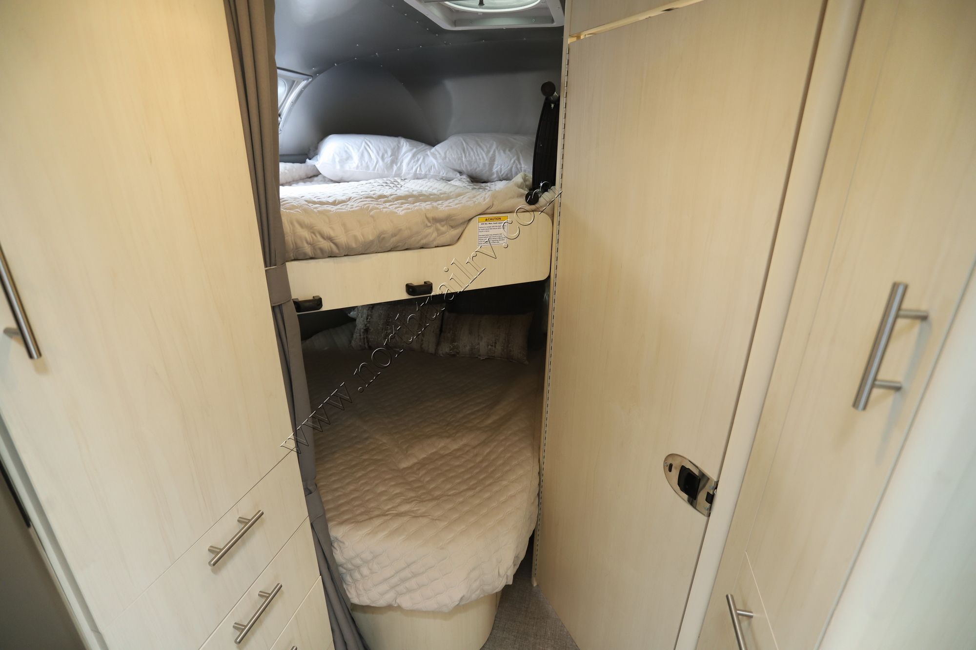 New 2025 Airstream Flying Cloud 30FB Travel Trailer  For Sale