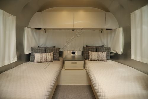 2025 Airstream Flying Cloud 30FB