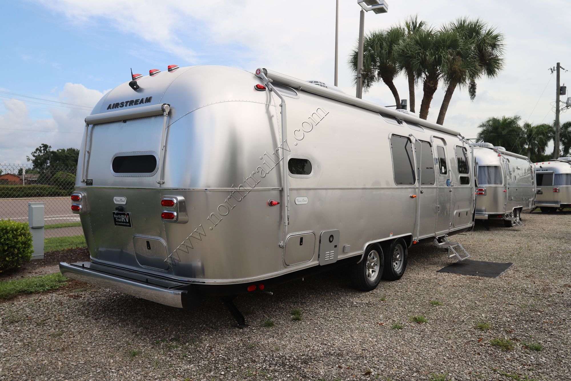 New 2025 Airstream Flying Cloud 30FB Travel Trailer  For Sale