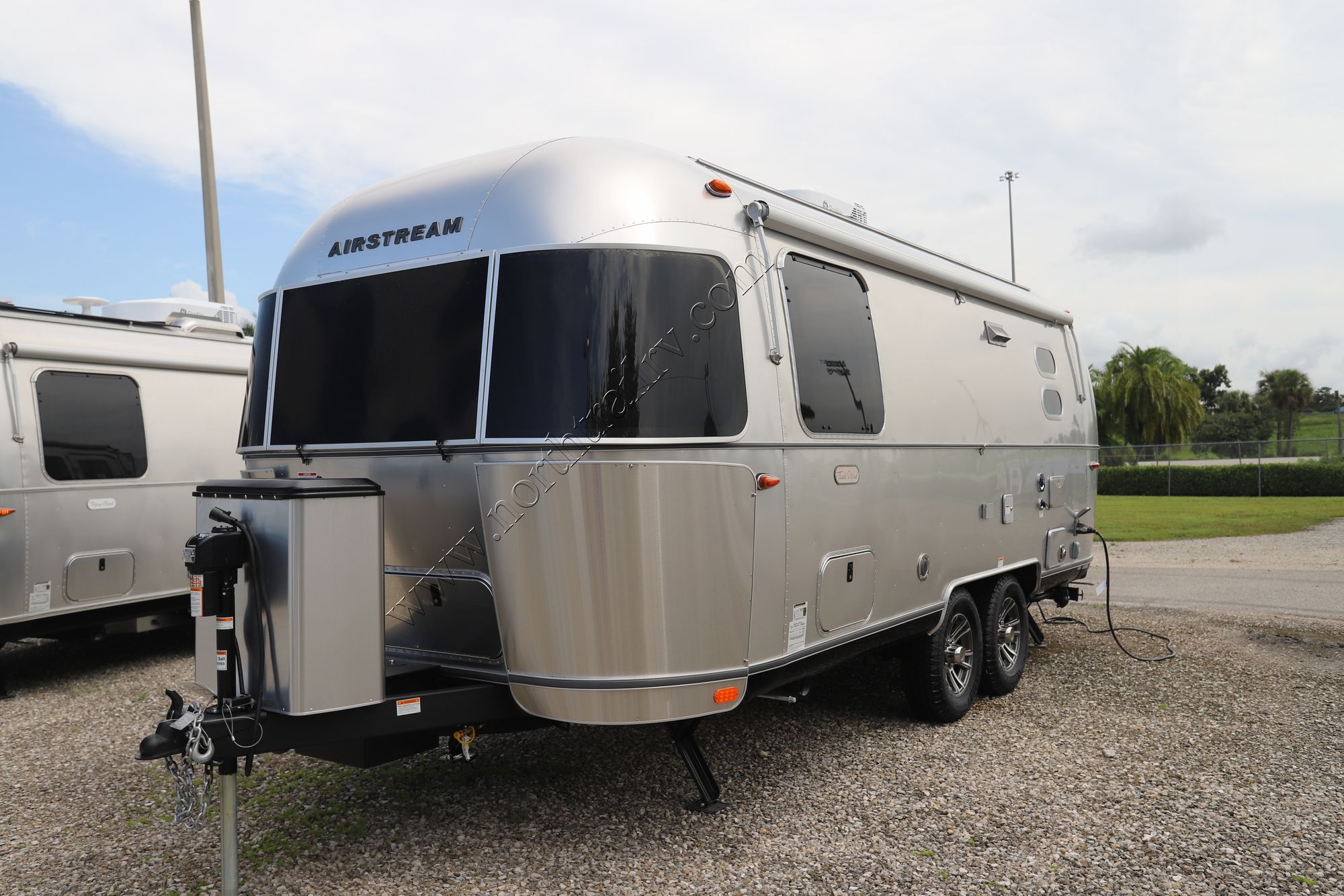 2025 Airstream Trade Wind 23FB Travel Trailer New  For Sale