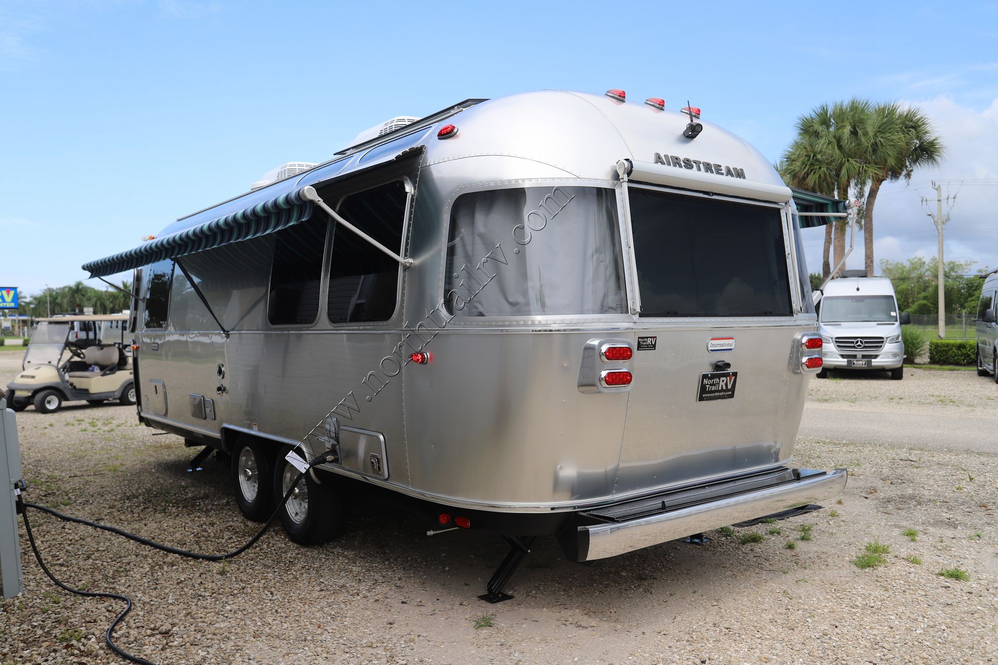 New 2025 Airstream International 25FB Travel Trailer  For Sale