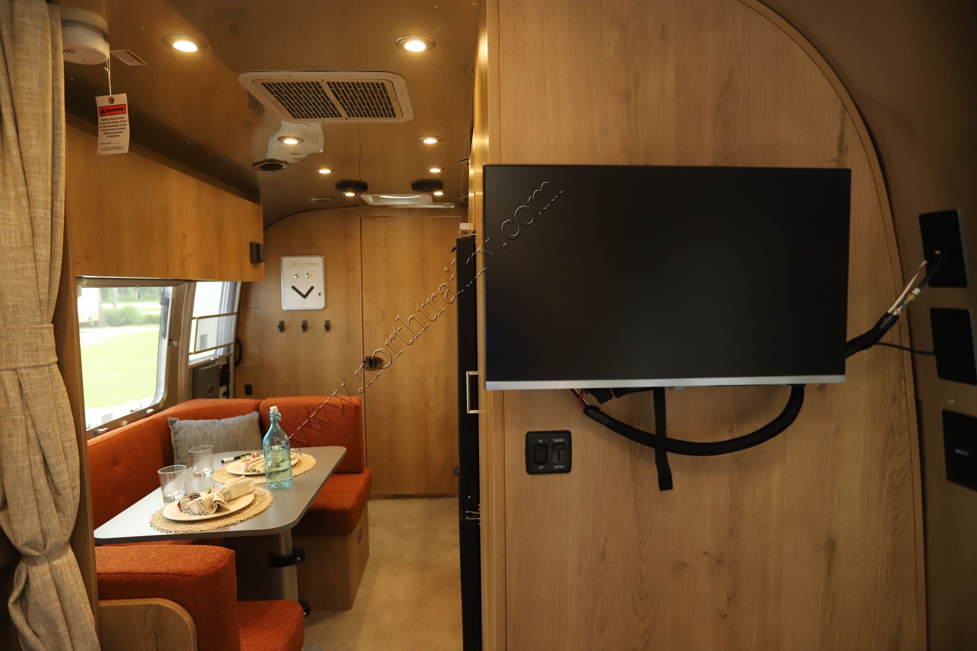 2025 Airstream Trade Wind 23FB Travel Trailer New  For Sale