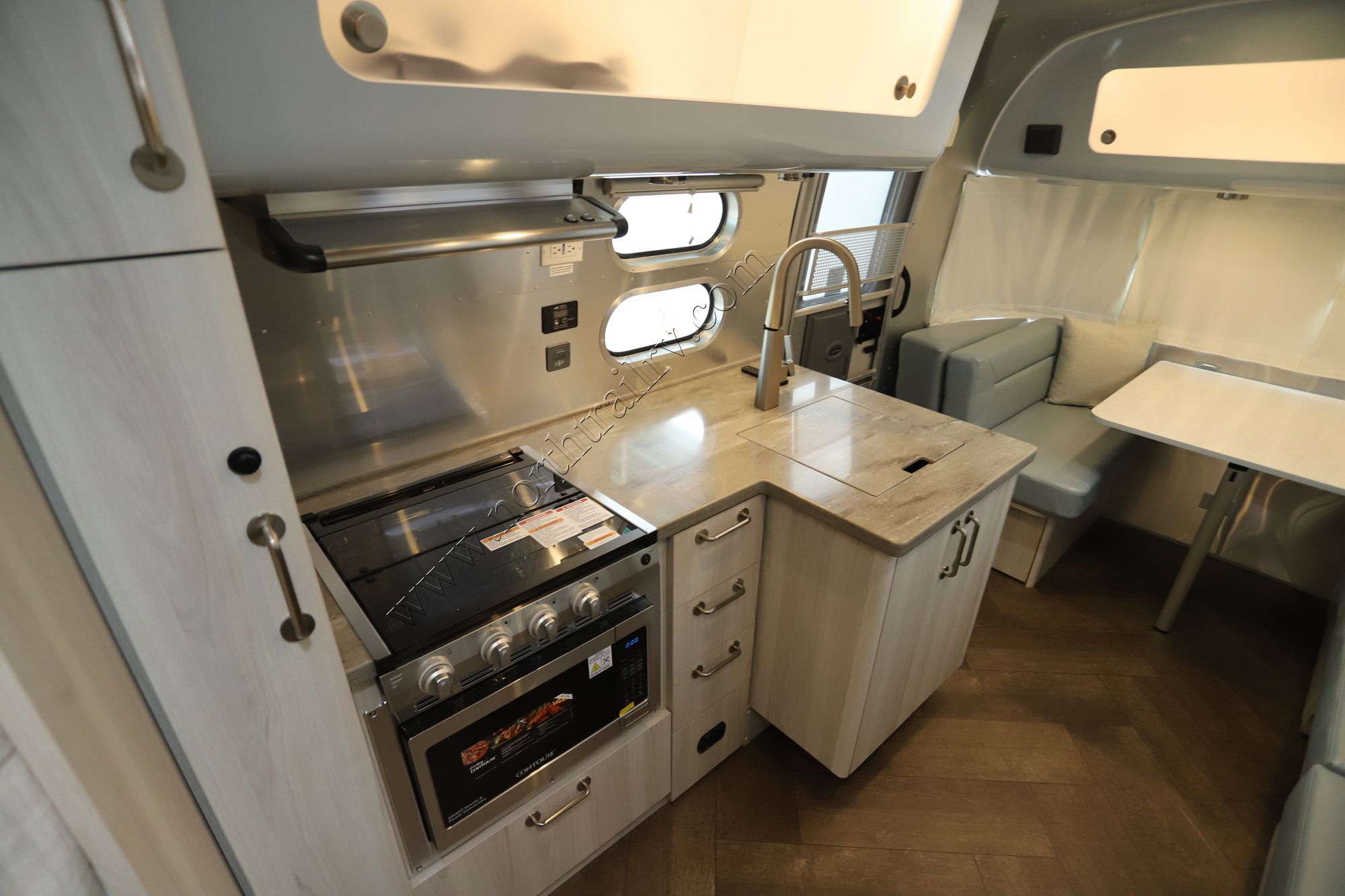 New 2025 Airstream International 25FB Travel Trailer  For Sale