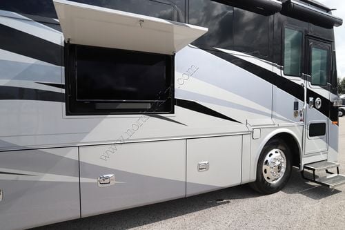 2021 Tiffin Motor Homes Phaeton 37BH