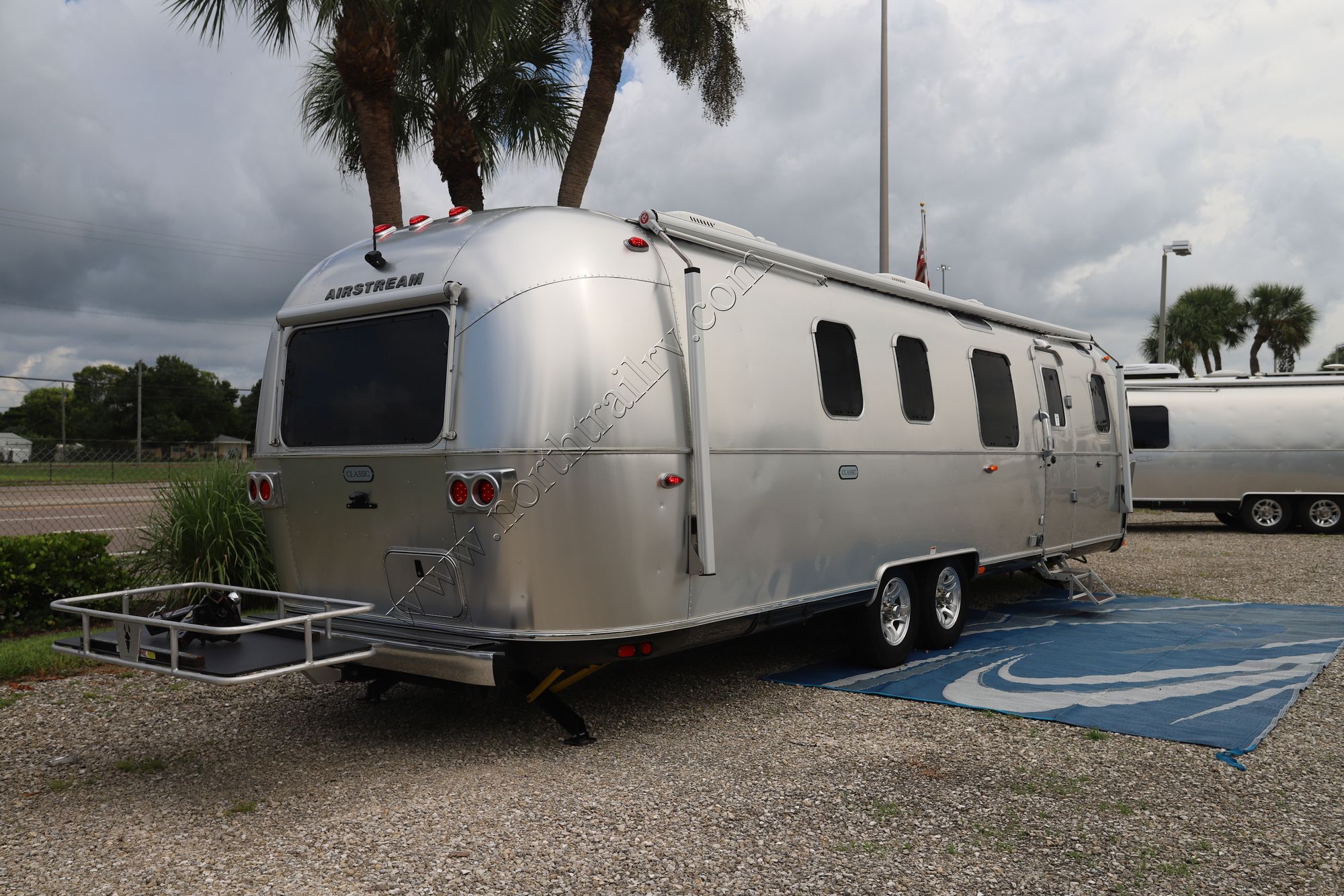 2023 Airstream Classic 33FBQ Travel Trailer Used  For Sale