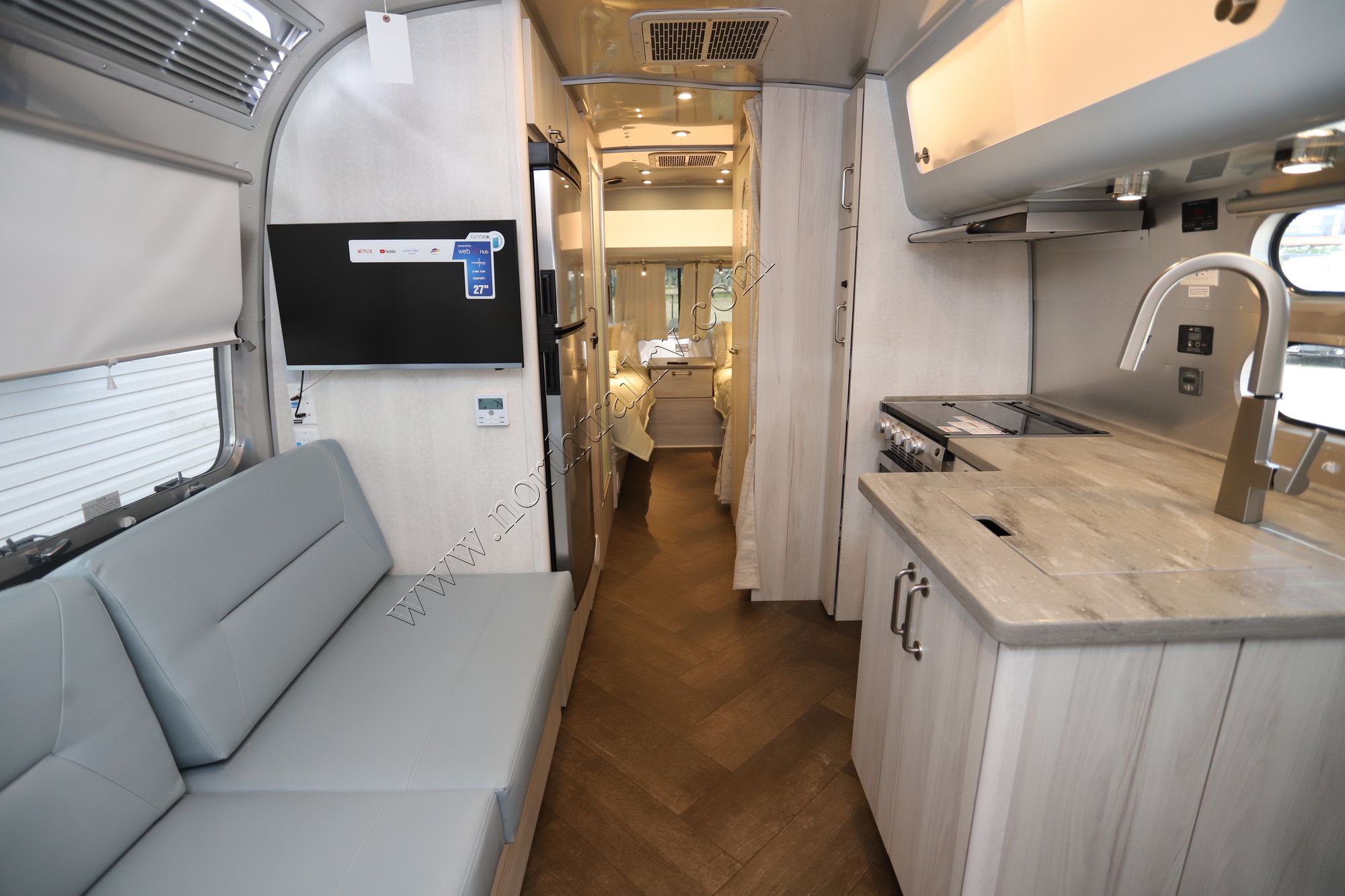 New 2025 Airstream International 25FB Travel Trailer  For Sale