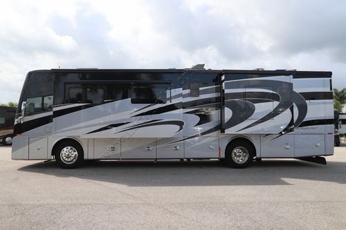 2021 Tiffin Motor Homes Phaeton 37BH