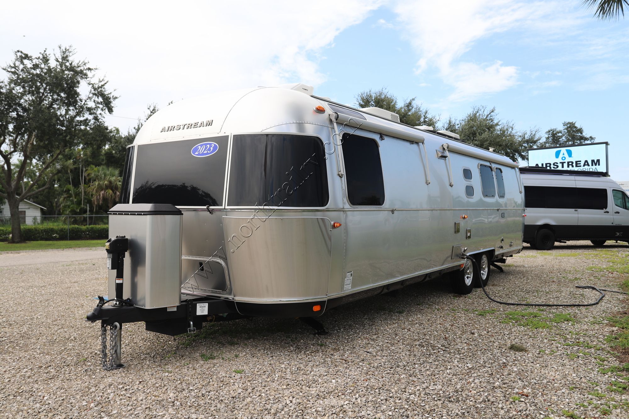 2023 Airstream Classic 33FBQ Travel Trailer Used  For Sale