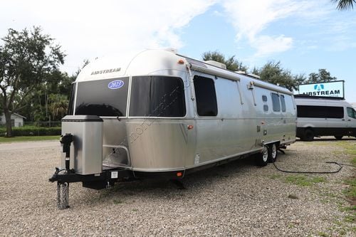 2023 Airstream Classic 33FBQ