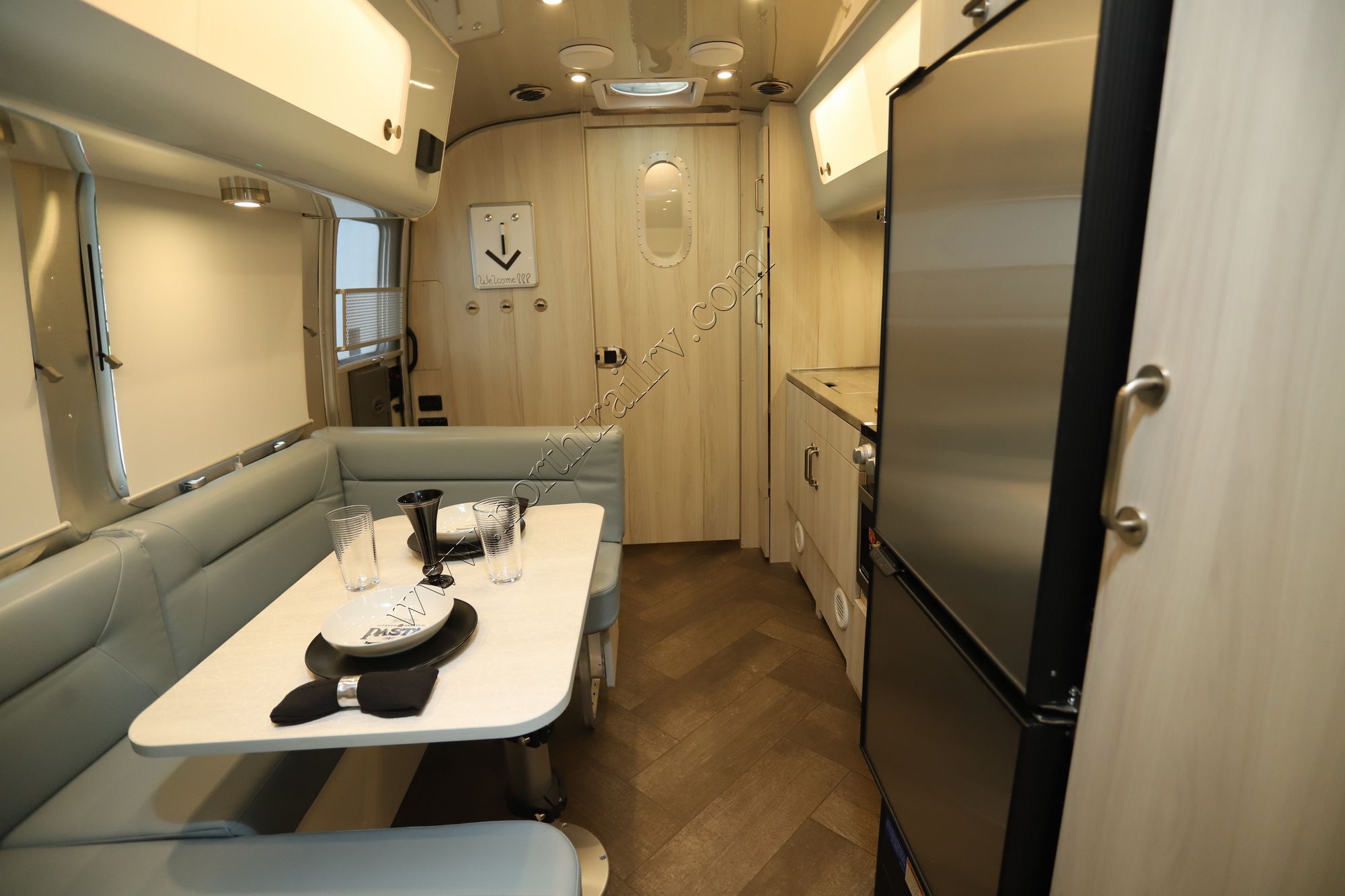 2025 Airstream International 23FB Travel Trailer New  For Sale