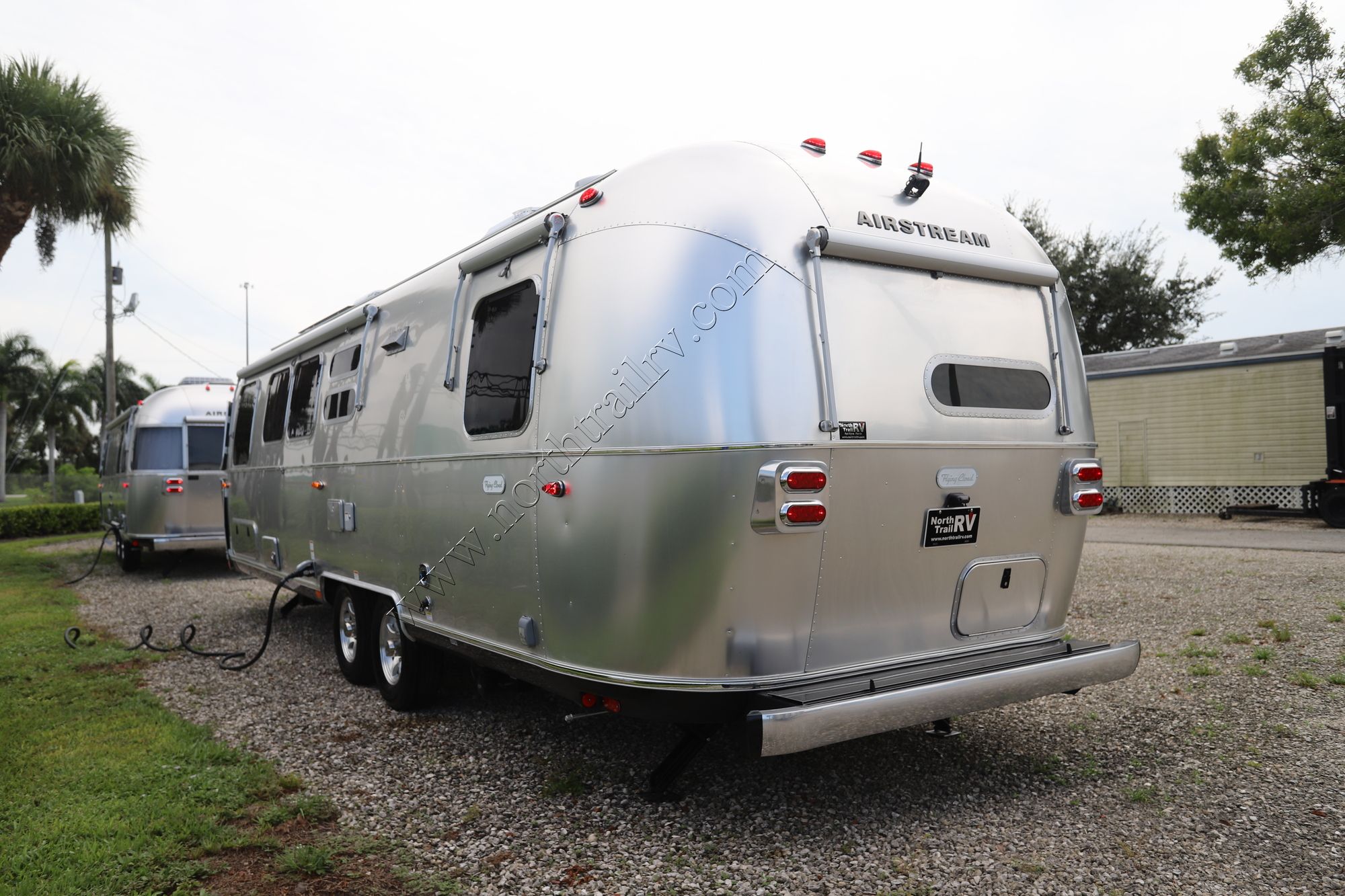 New 2025 Airstream Flying Cloud 30FB Travel Trailer  For Sale