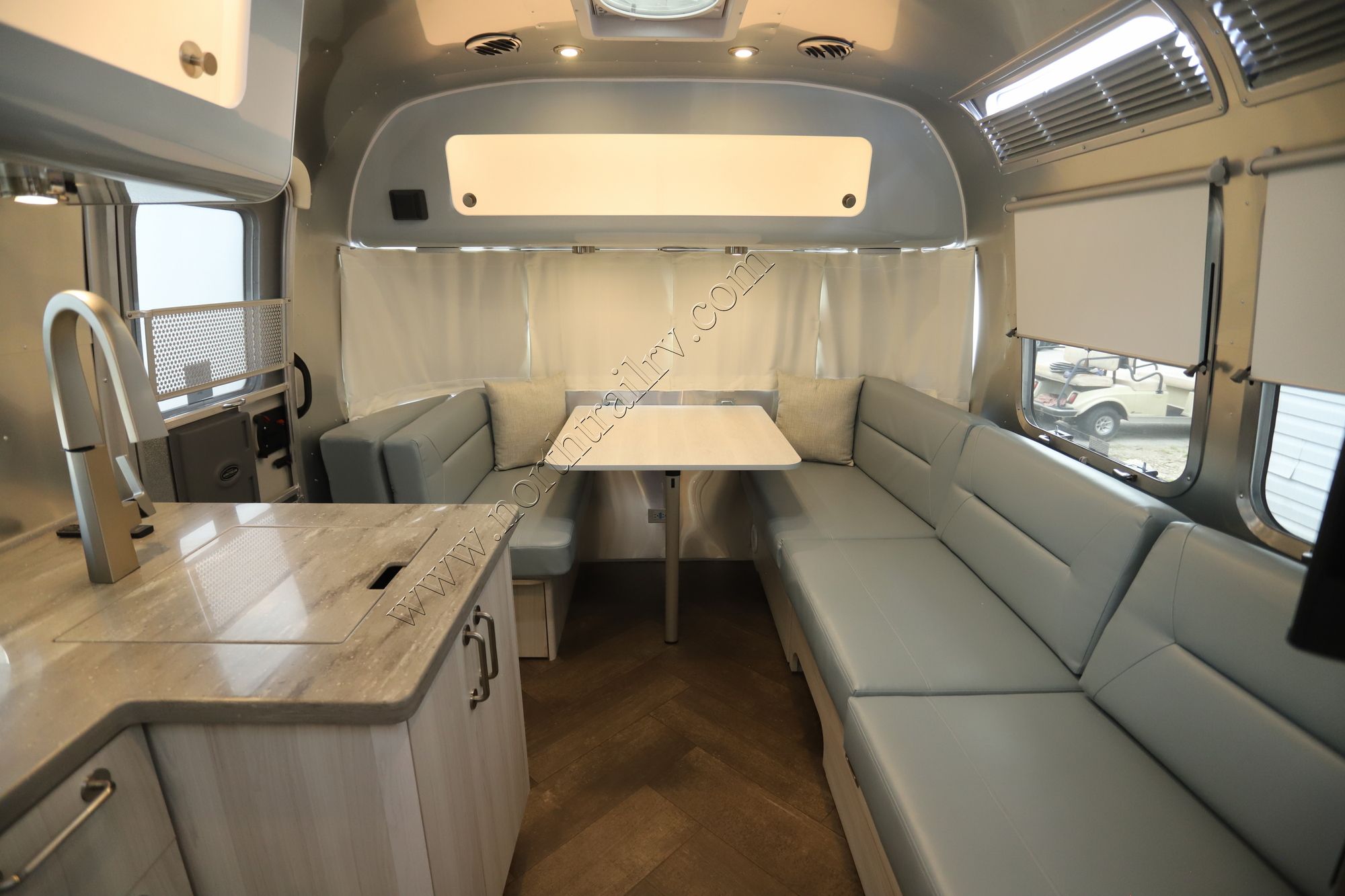 New 2025 Airstream International 25FB Travel Trailer  For Sale