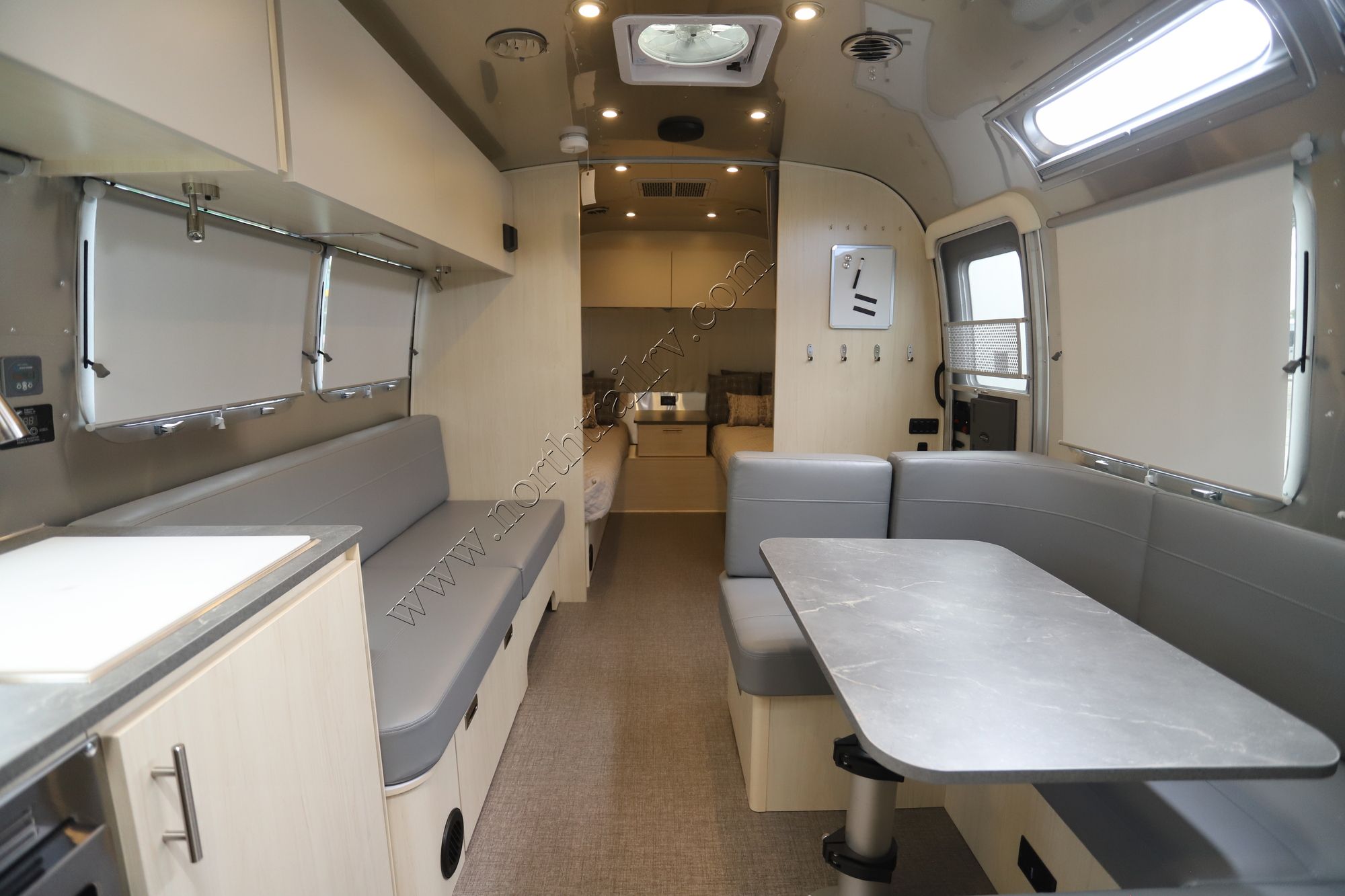 New 2025 Airstream Flying Cloud 30FB Travel Trailer  For Sale