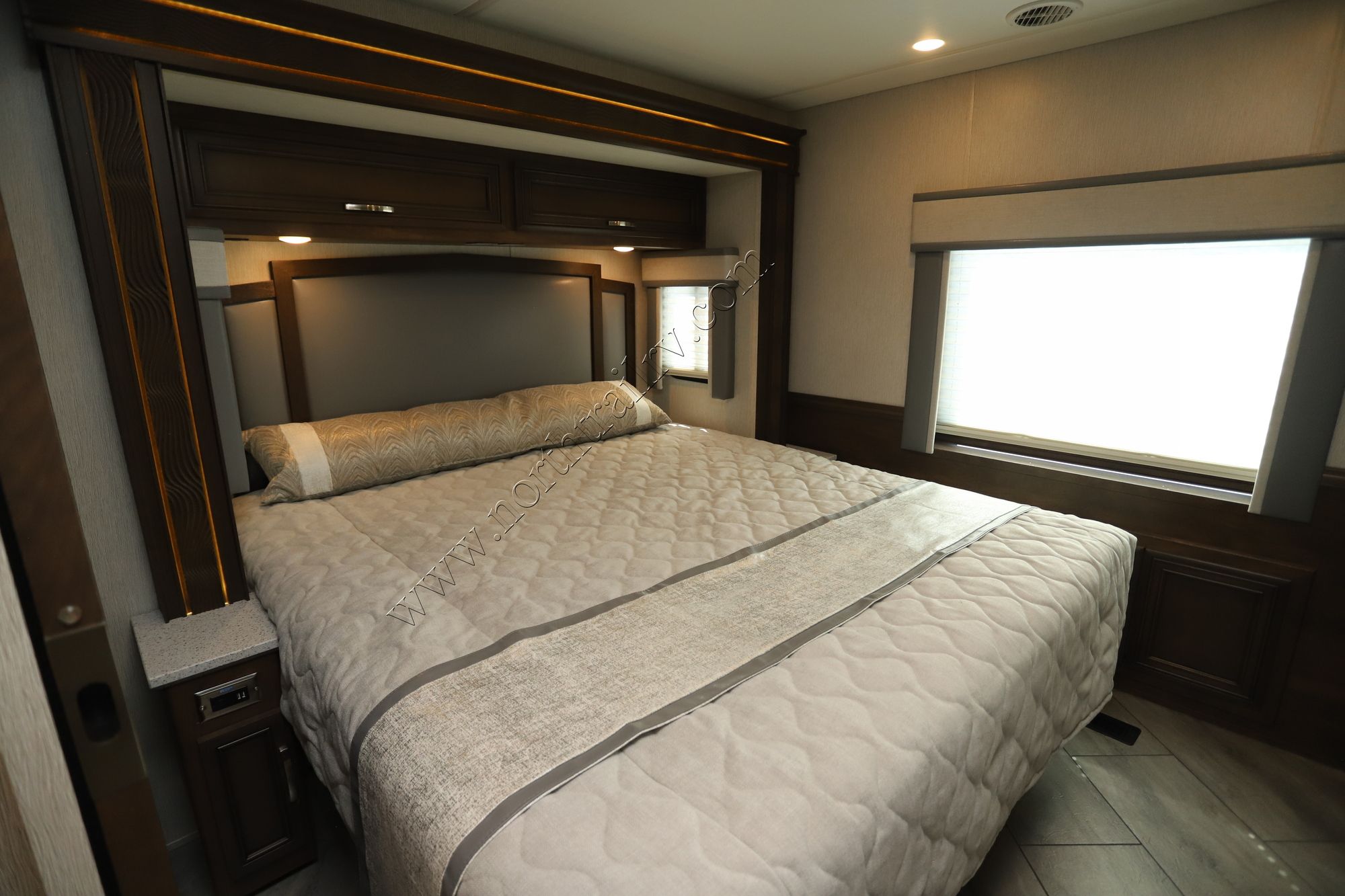 Used 2023 Newmar Bay Star Sport 2920 Class A  For Sale