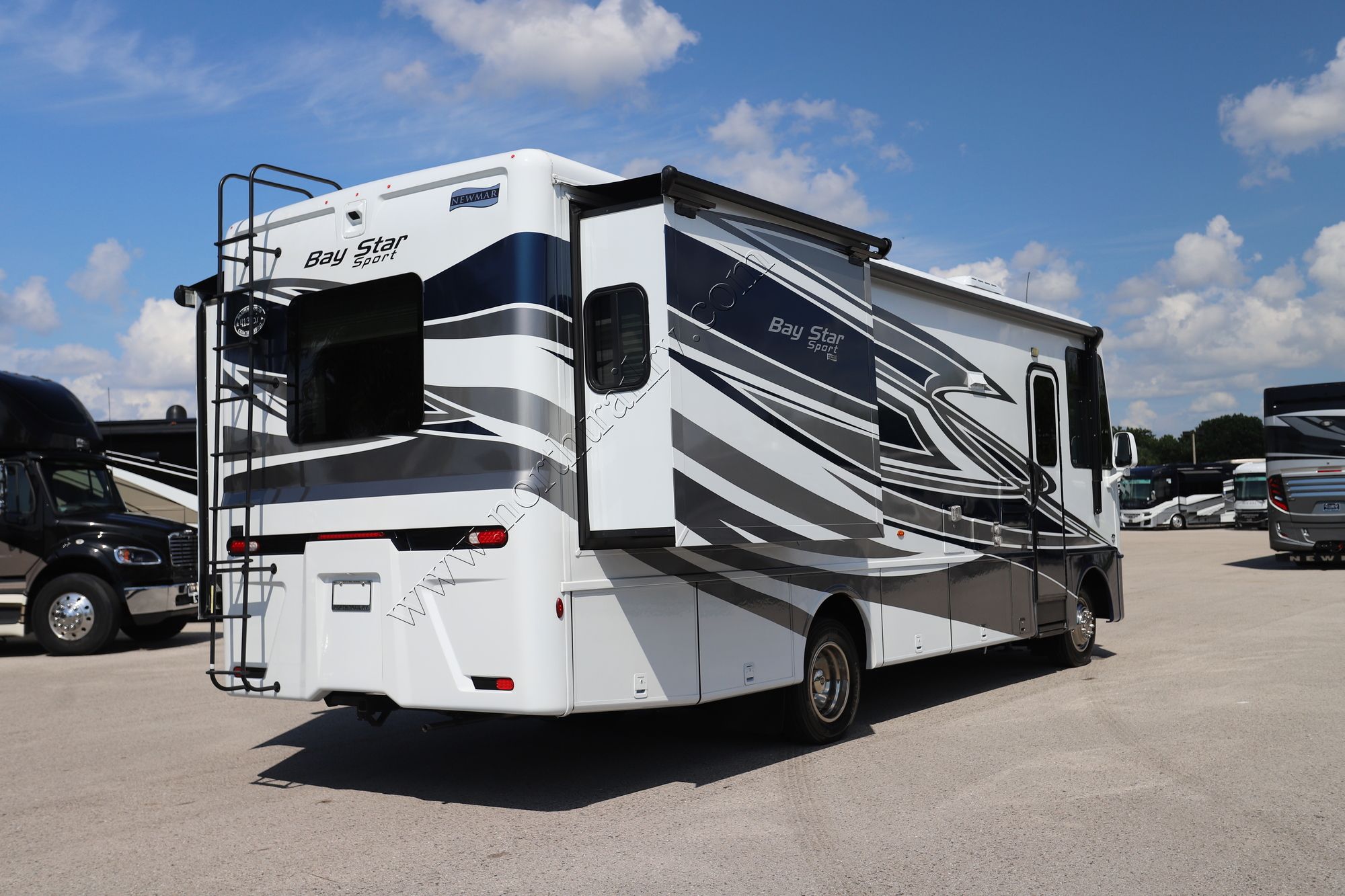 Used 2023 Newmar Bay Star Sport 2920 Class A  For Sale