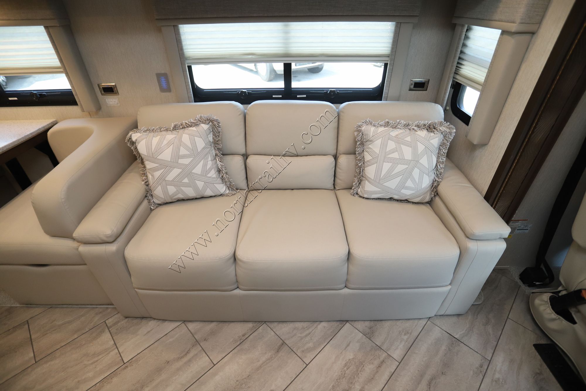 Used 2023 Newmar Bay Star Sport 2920 Class A  For Sale