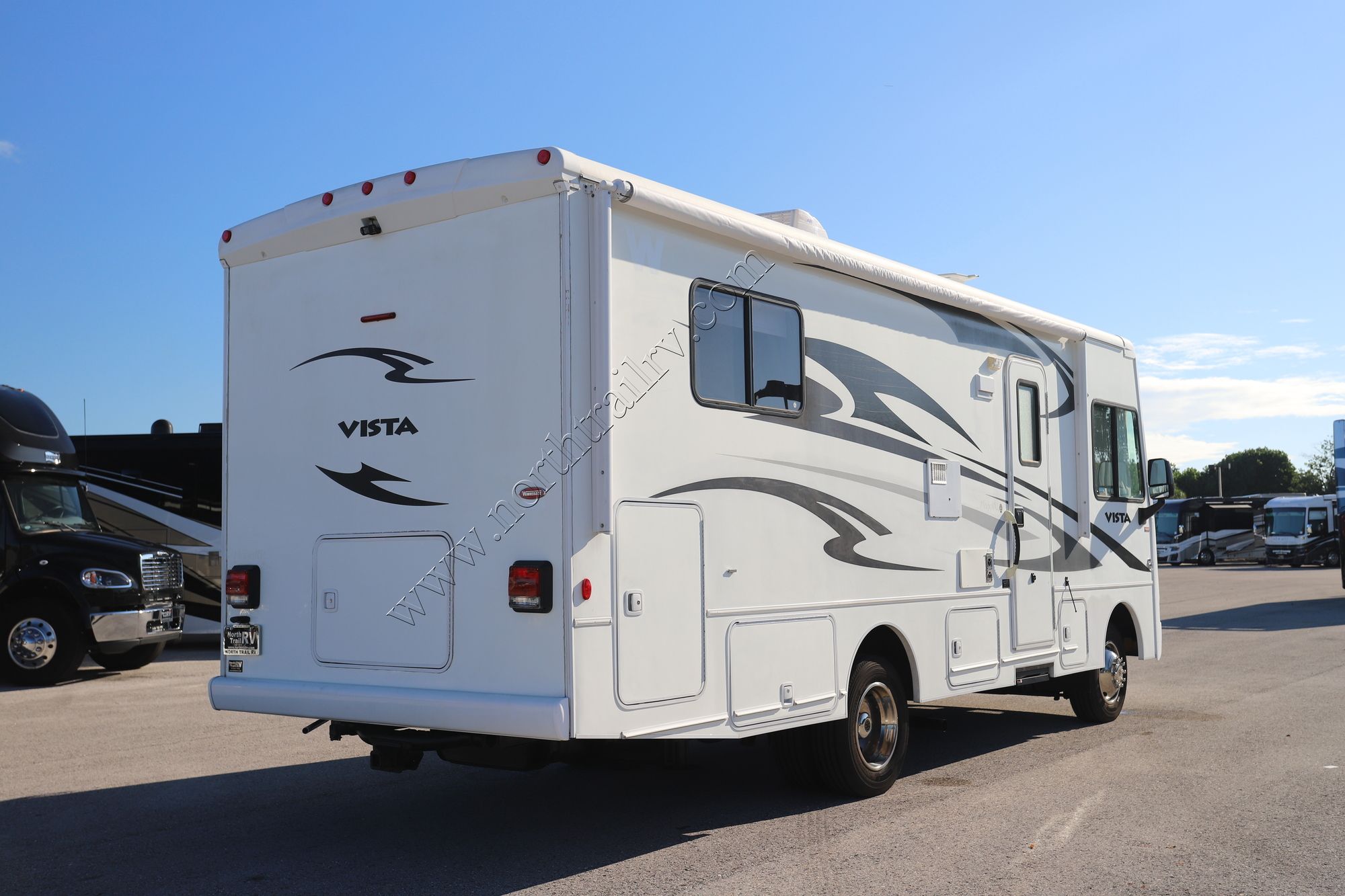 Used 2013 Winnebago Vista 26HE Class A  For Sale