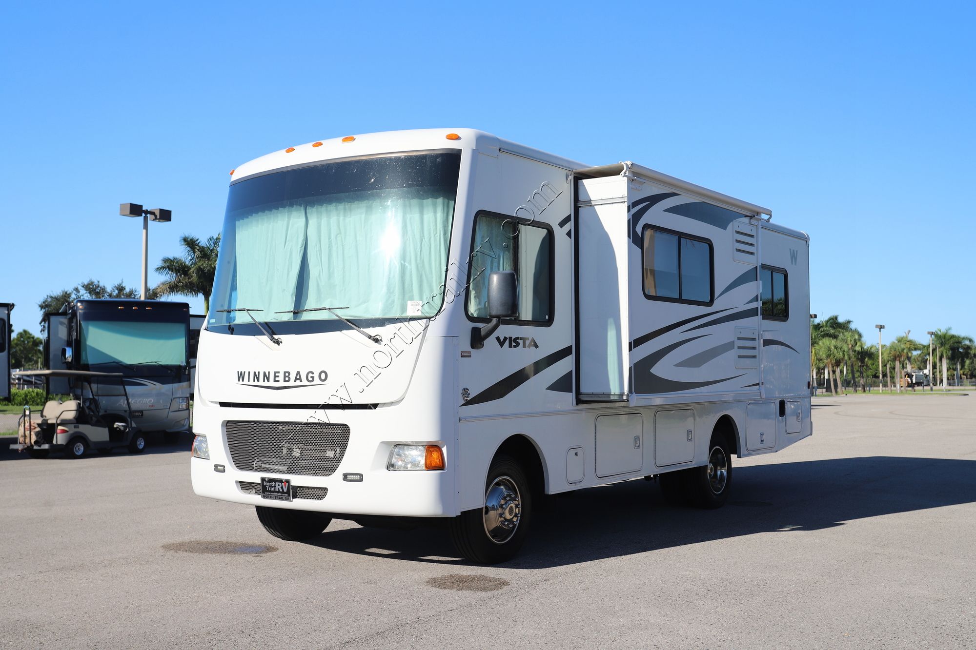 Used 2013 Winnebago Vista 26HE Class A  For Sale