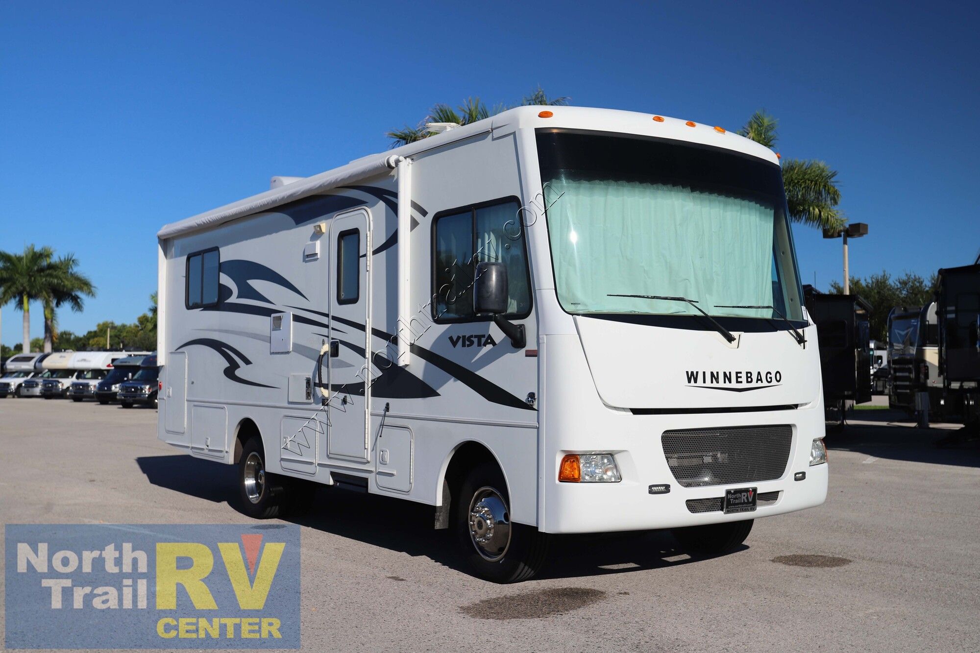 Used 2013 Winnebago Vista 26HE Class A  For Sale