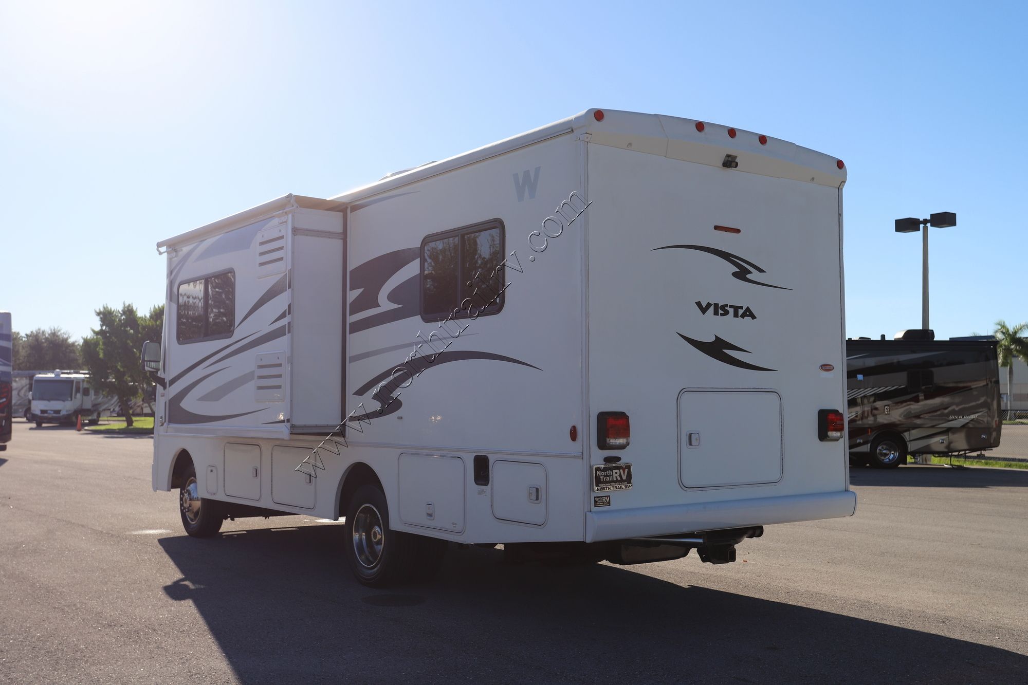 Used 2013 Winnebago Vista 26HE Class A  For Sale