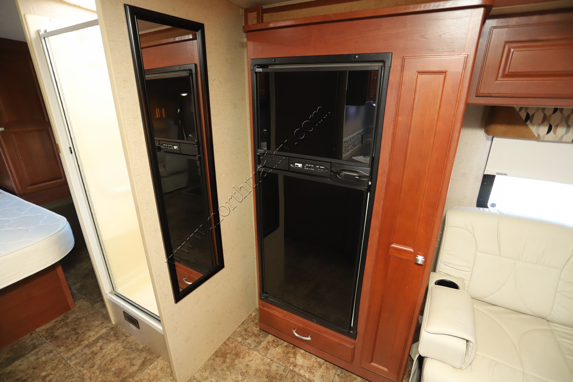 Used 2013 Winnebago Vista 26HE Class A  For Sale