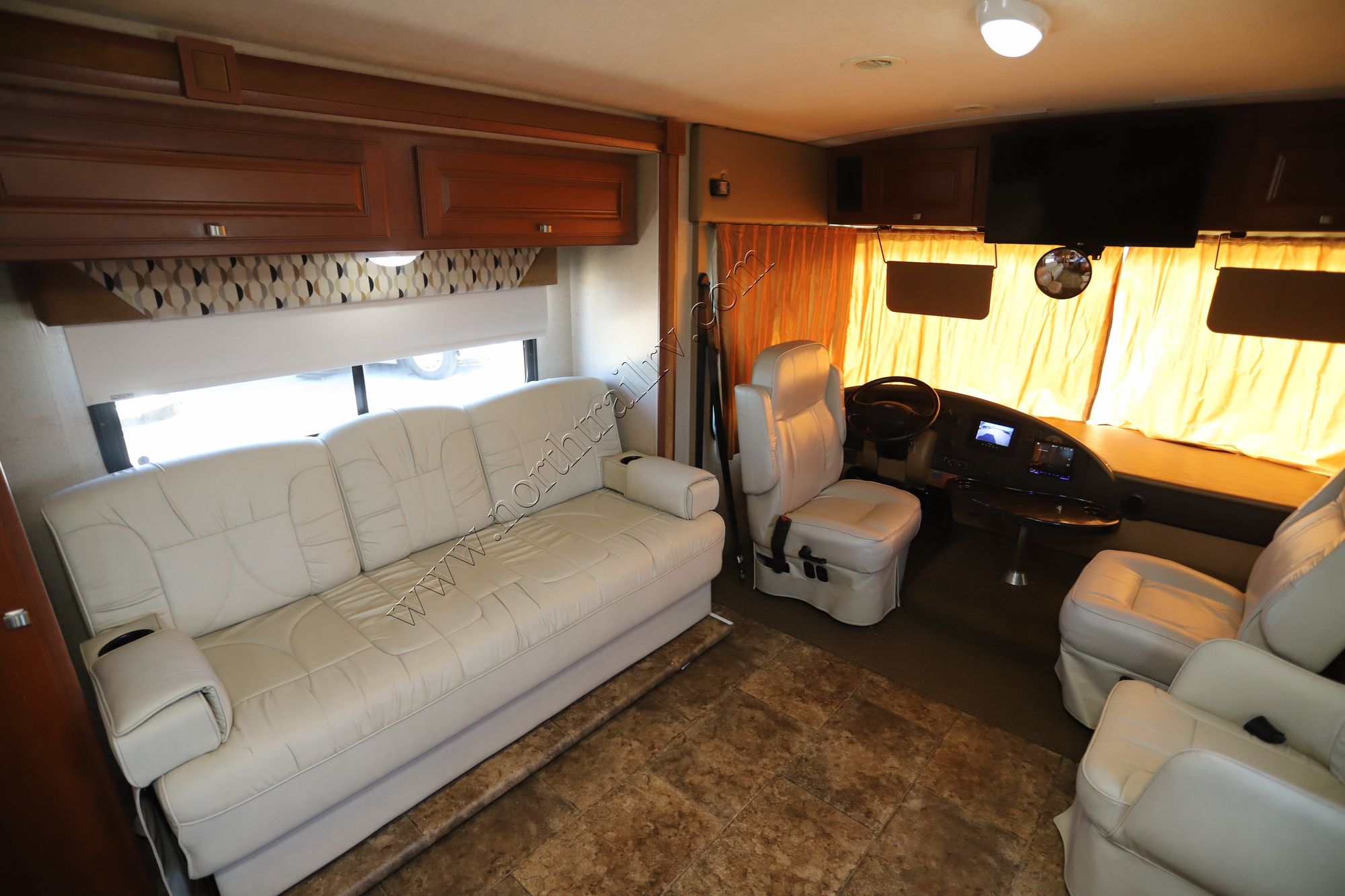 Used 2013 Winnebago Vista 26HE Class A  For Sale