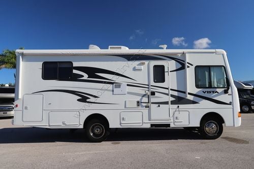 2013 Winnebago Vista 26HE