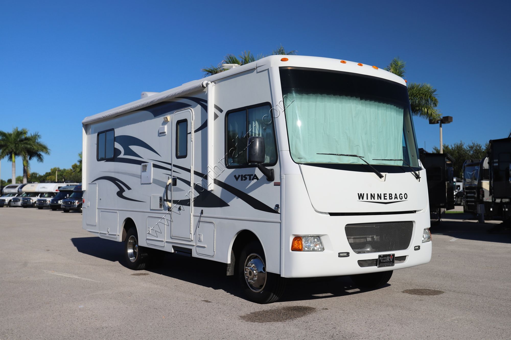 Used 2013 Winnebago Vista 26HE Class A  For Sale