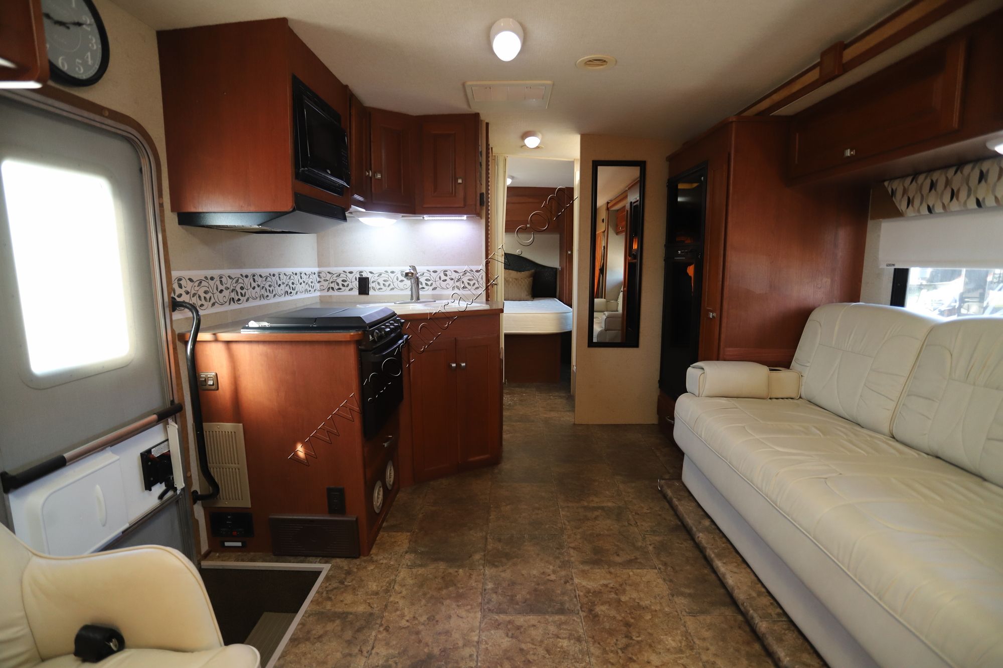 Used 2013 Winnebago Vista 26HE Class A  For Sale