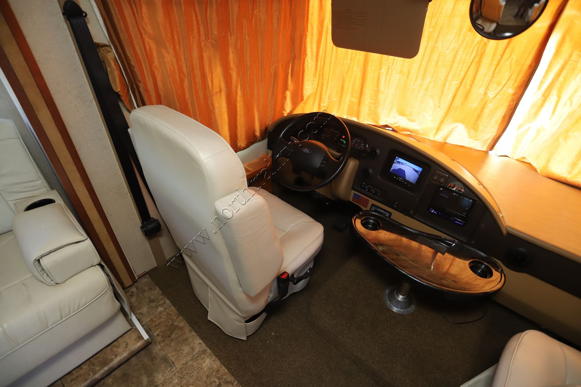 Used 2013 Winnebago Vista 26HE Class A  For Sale