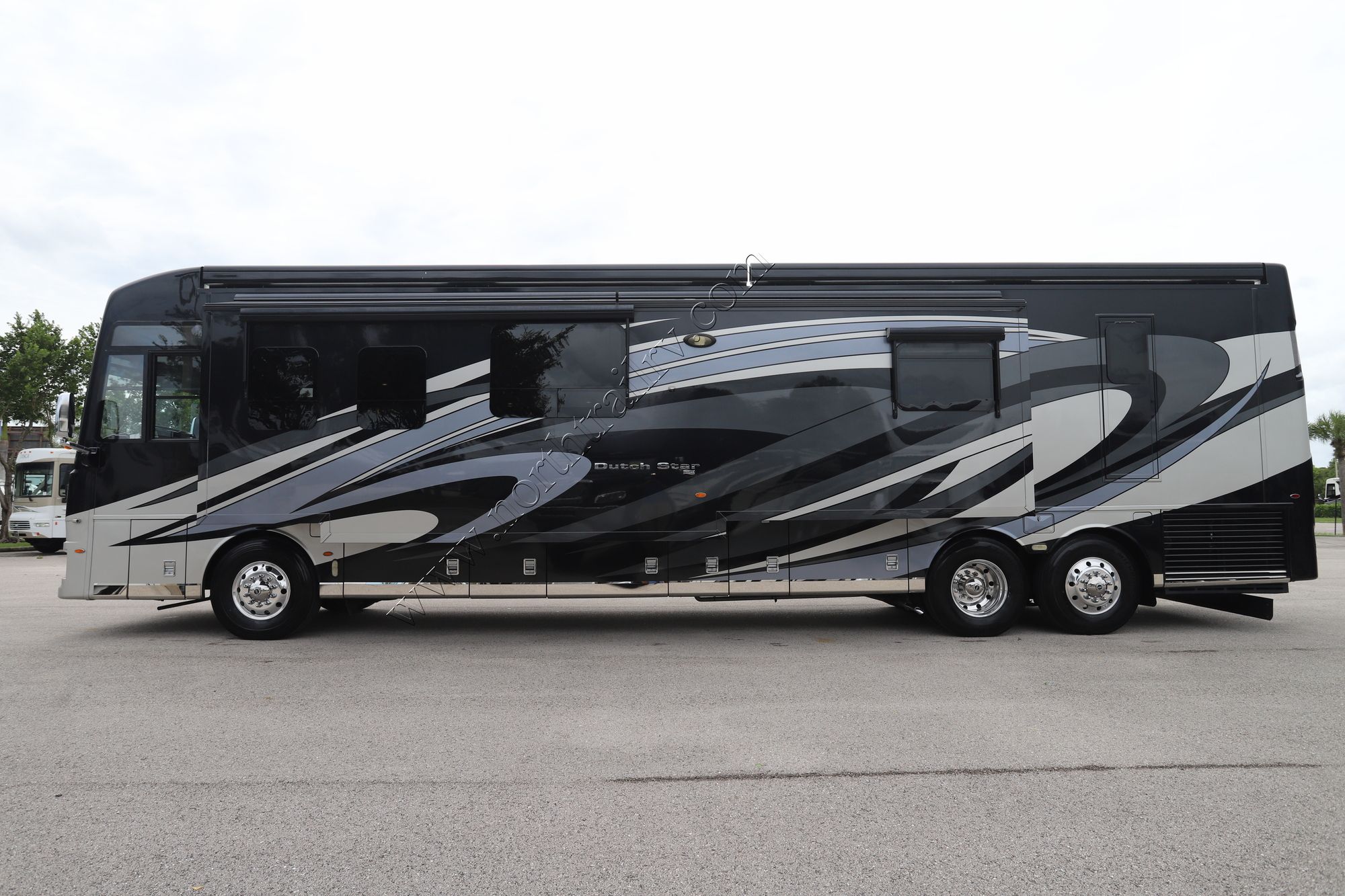 Used 2019 Newmar Dutch Star 4362 Class A  For Sale