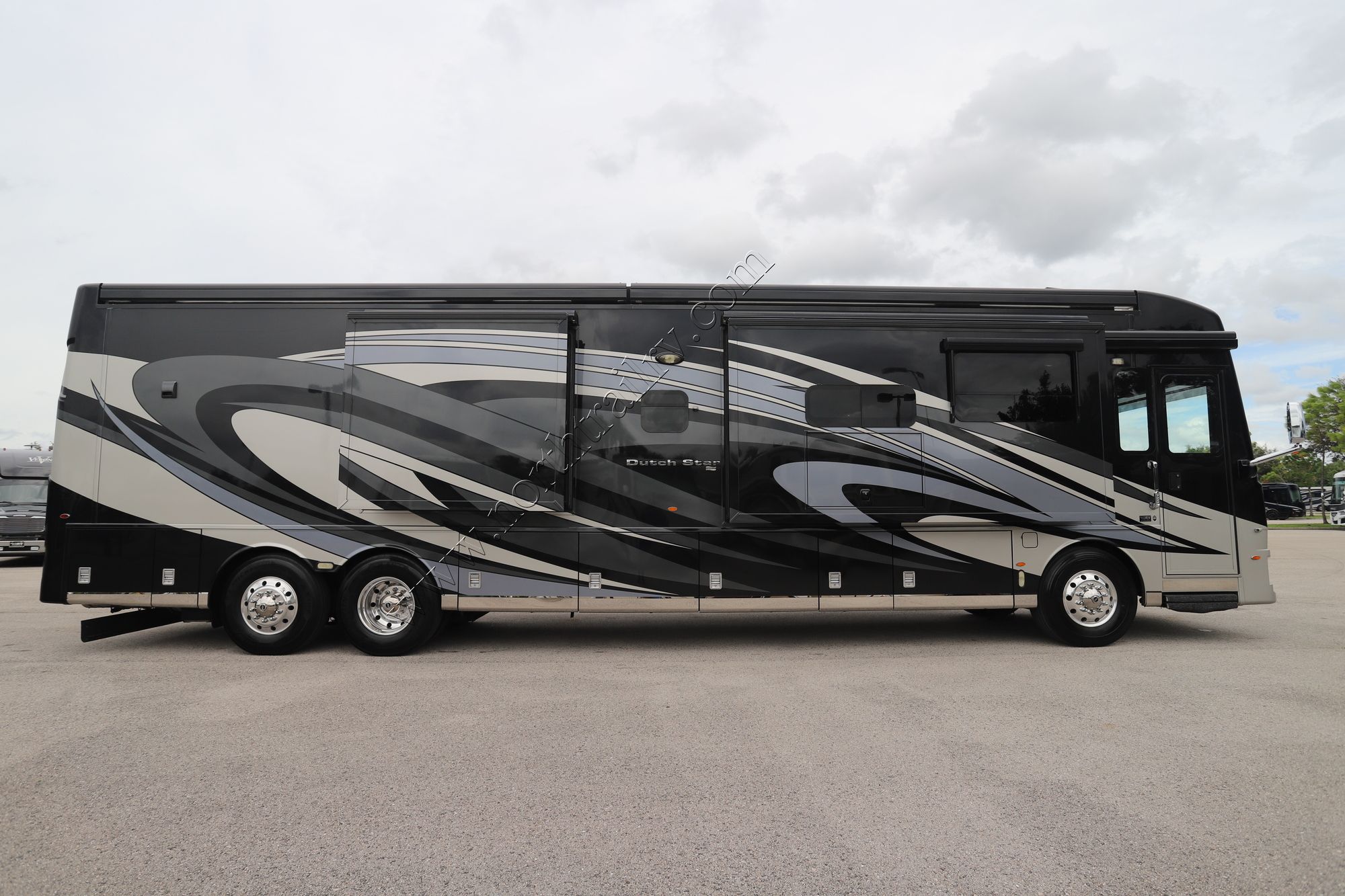 Used 2019 Newmar Dutch Star 4362 Class A  For Sale