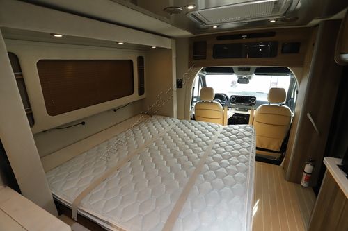 2022 Airstream Atlas Tommy Bahama