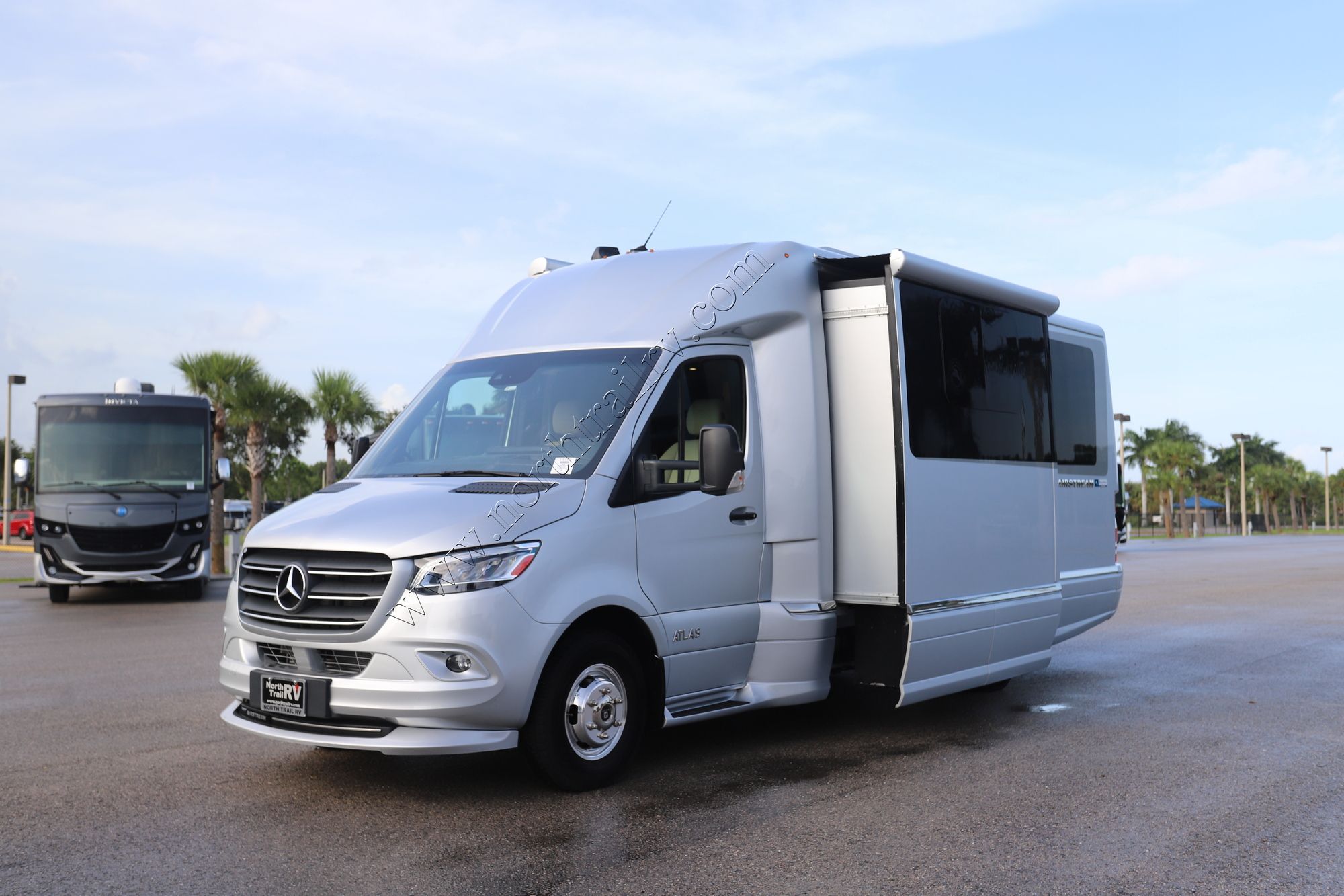 2022 Airstream Atlas Tommy Bahama Class C Used  For Sale