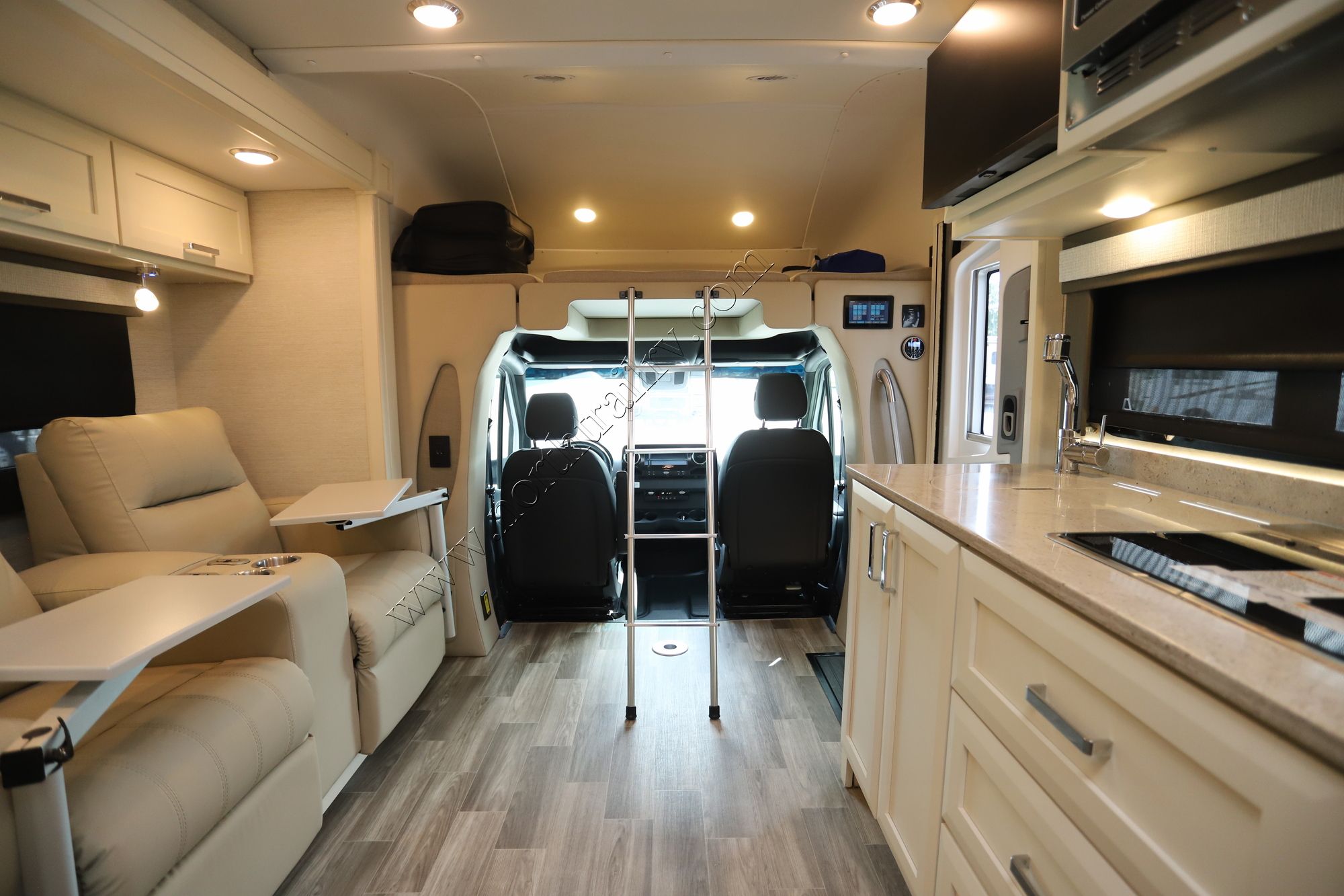 Used 2023 Tiffin Motor Homes Wayfarer 25RW Class C  For Sale