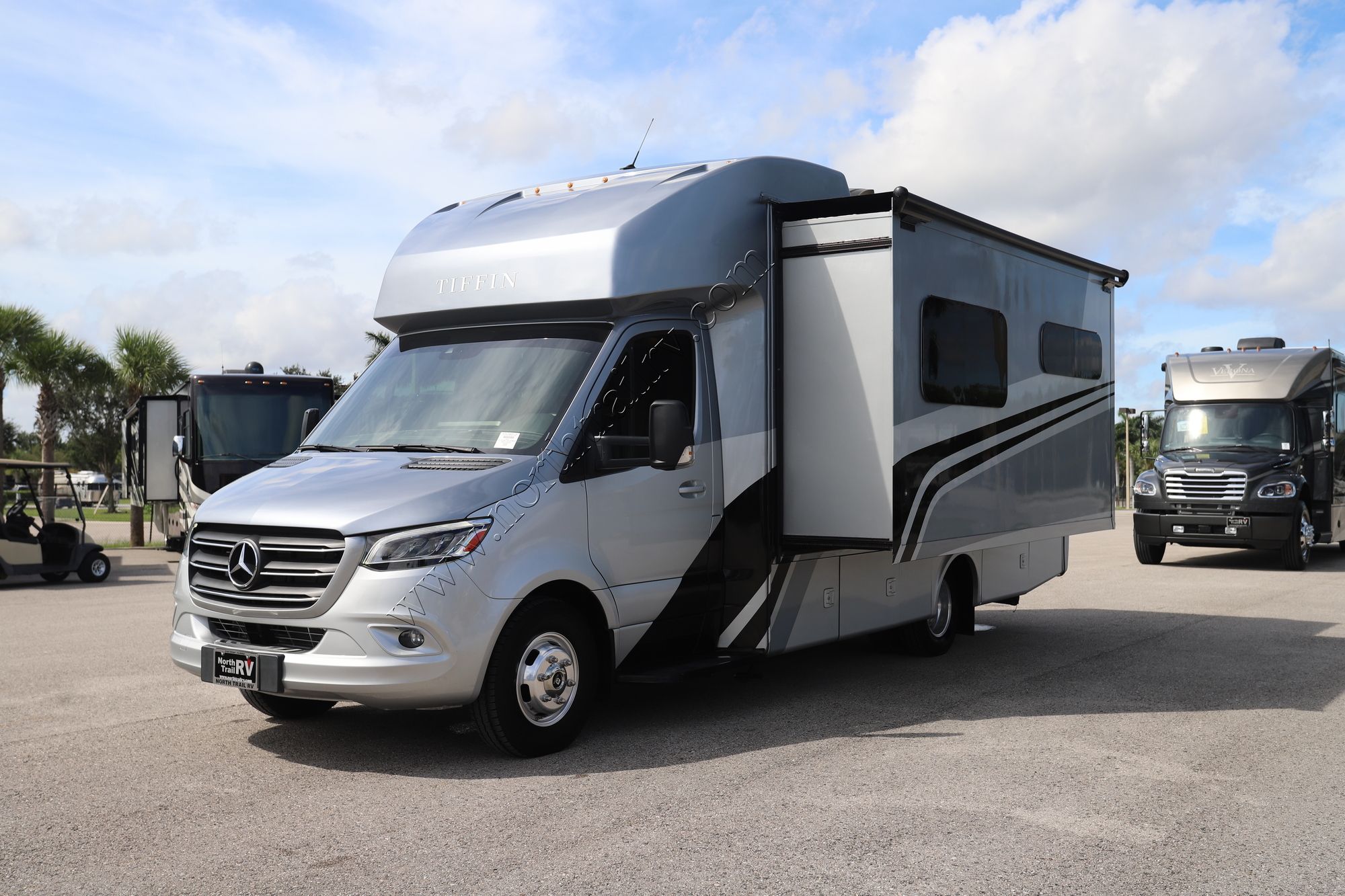 Used 2023 Tiffin Motor Homes Wayfarer 25RW Class C  For Sale