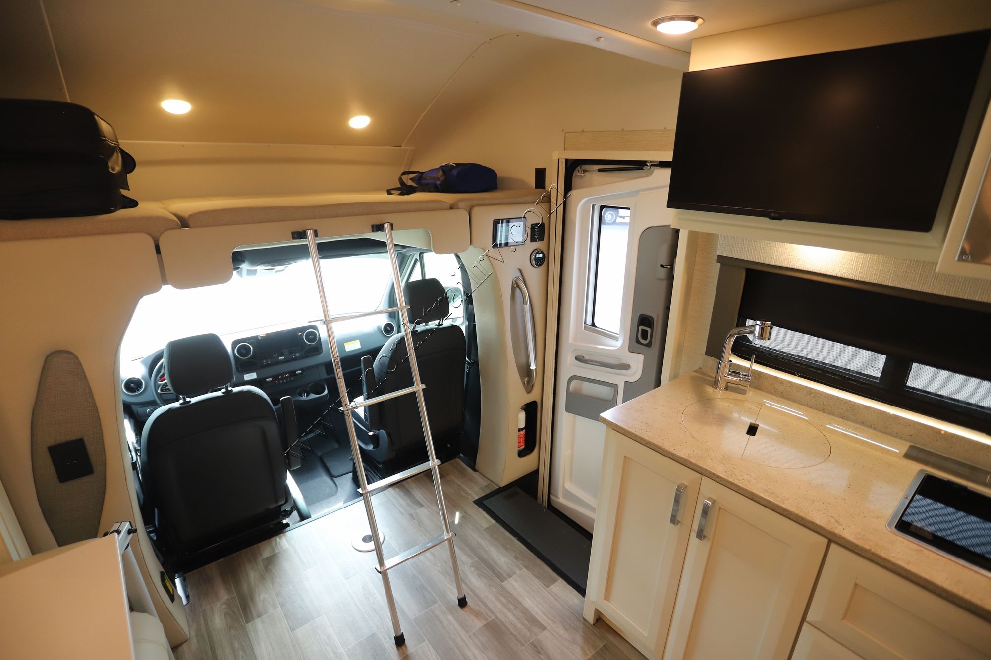 Used 2023 Tiffin Motor Homes Wayfarer 25RW Class C  For Sale