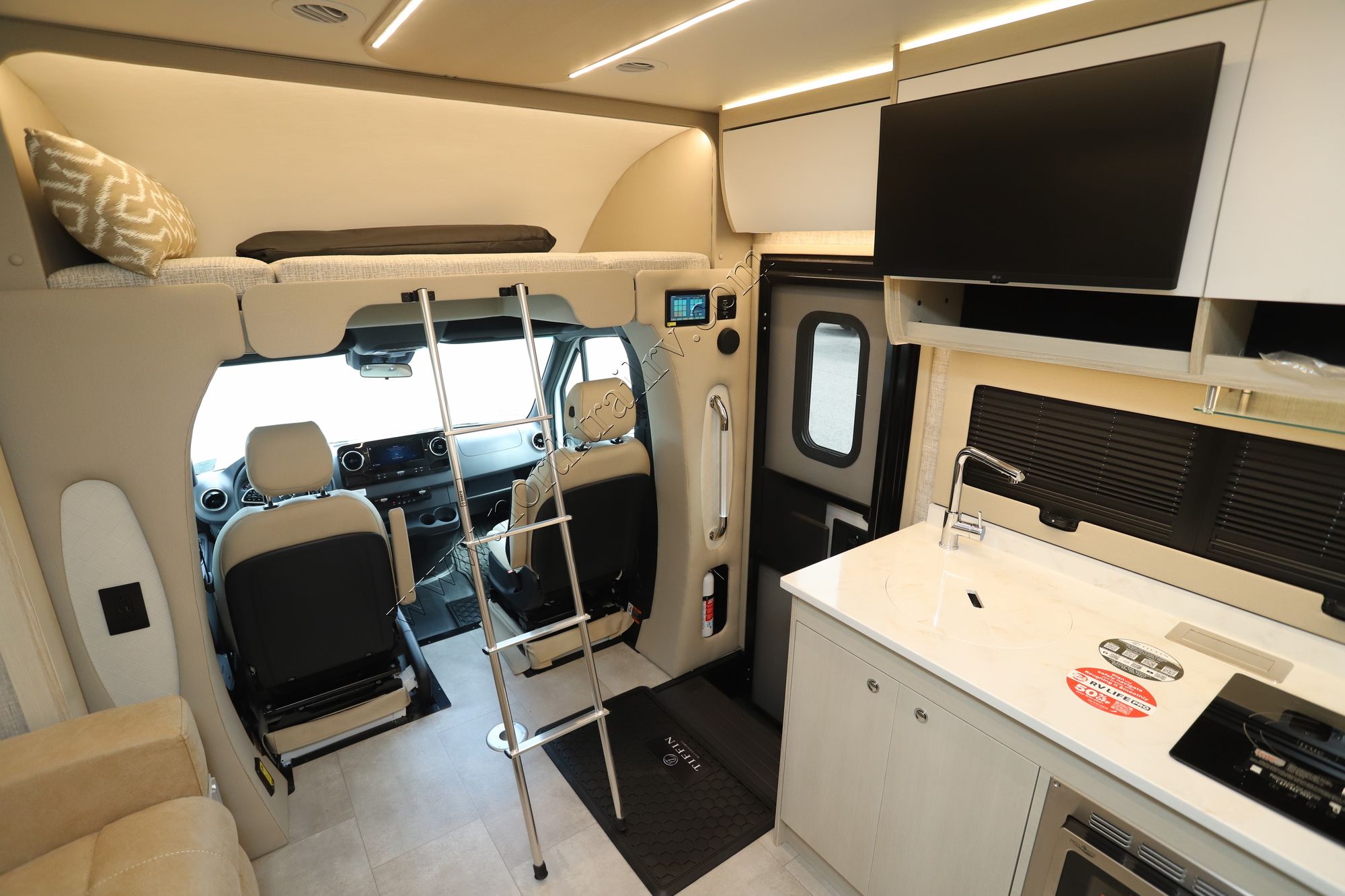 New 2025 Tiffin Motor Homes Wayfarer 25XRW Class C  For Sale