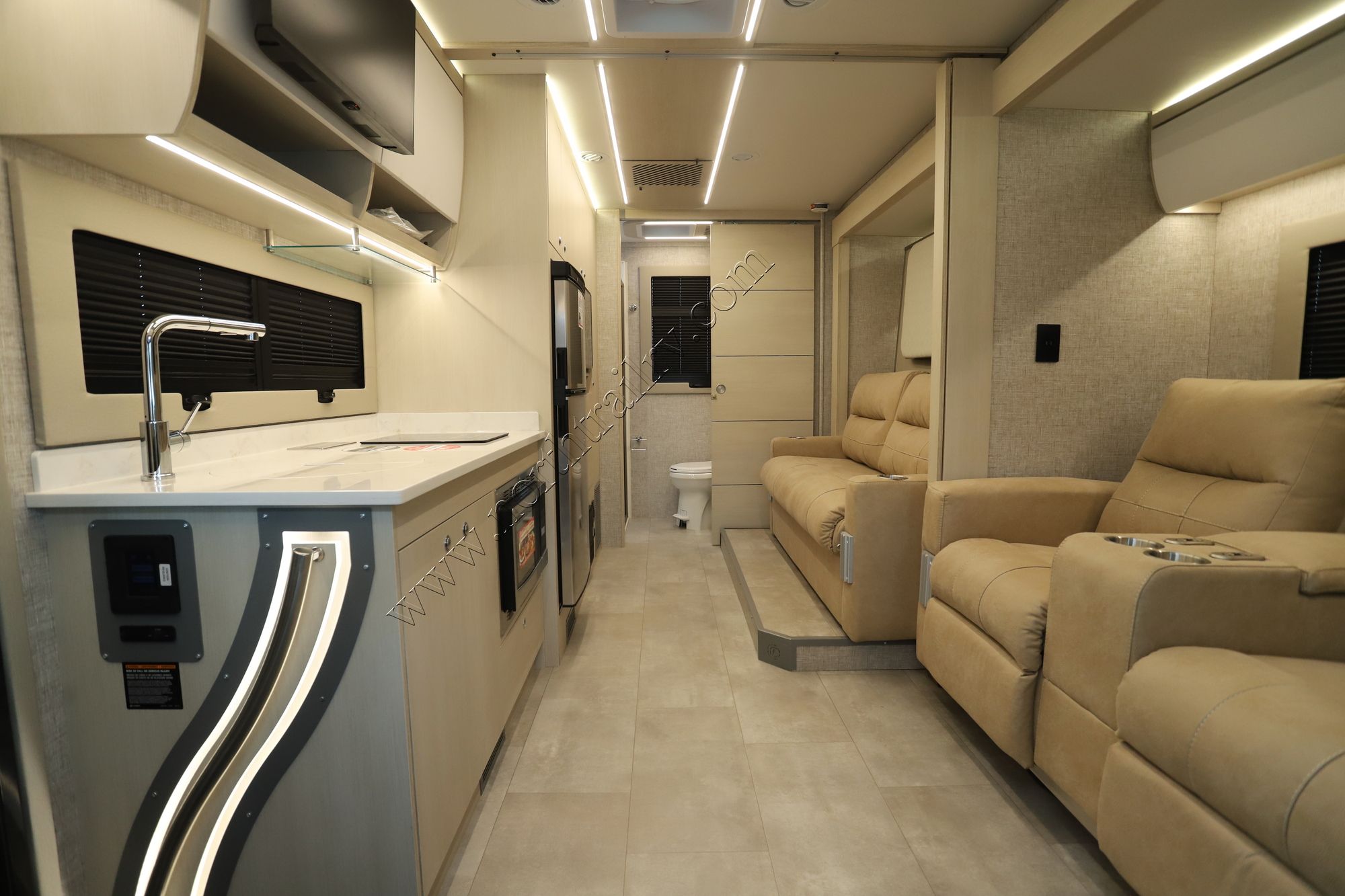 New 2025 Tiffin Motor Homes Wayfarer 25XRW Class C  For Sale