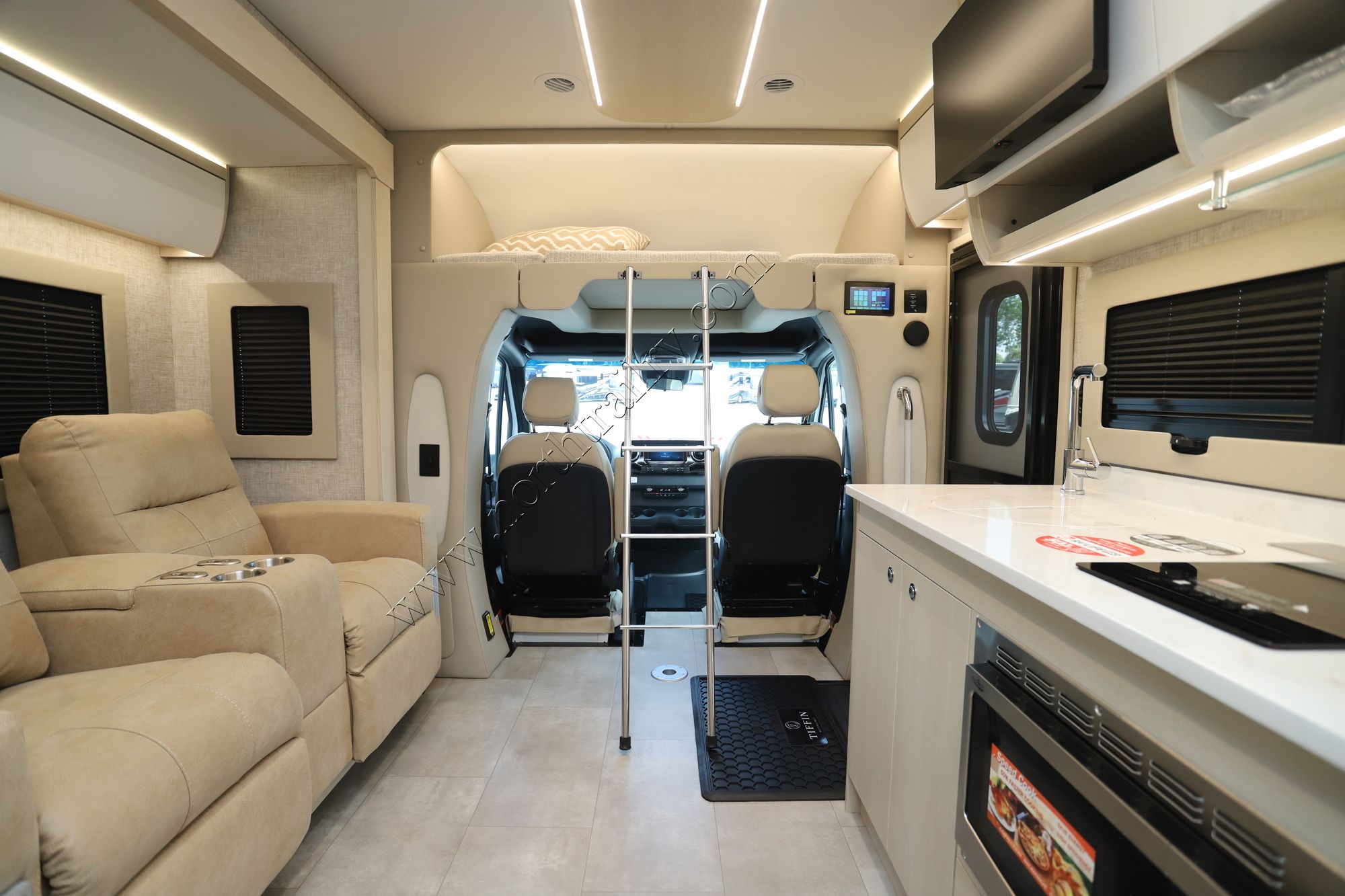 New 2025 Tiffin Motor Homes Wayfarer 25XRW Class C  For Sale